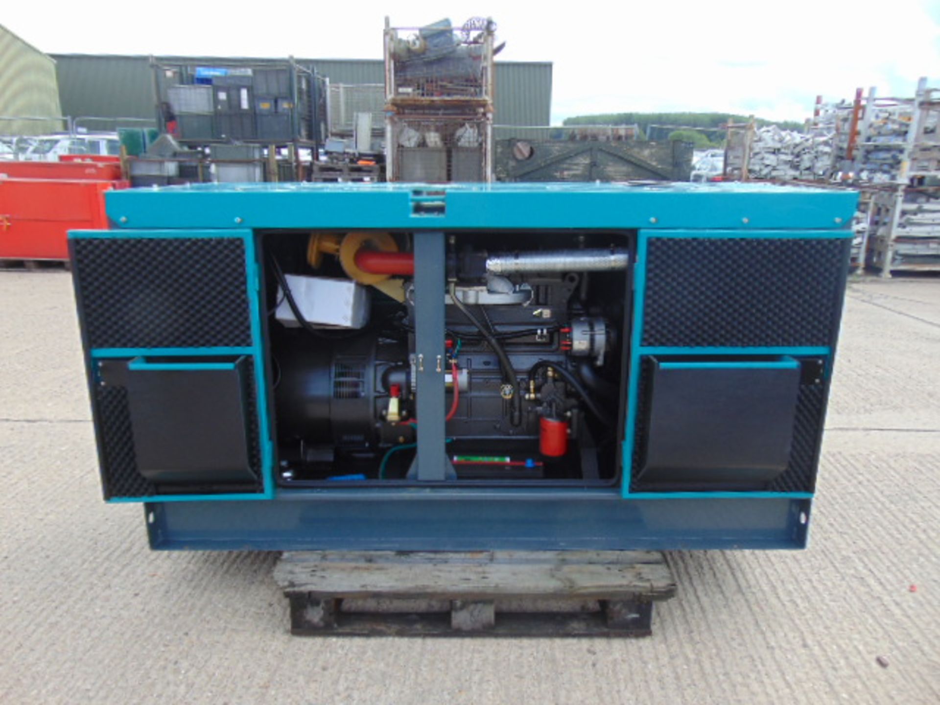 UNISSUED WITH TEST HOURS ONLY 60 KVA 3 Phase Silent Diesel Generator Set - Bild 8 aus 14