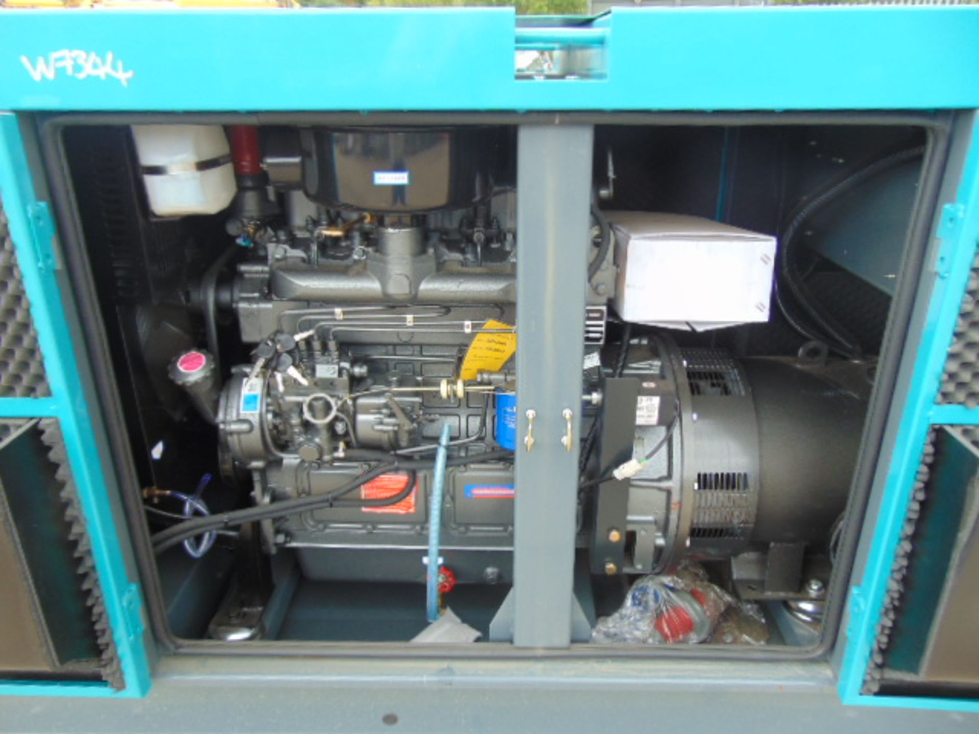 UNISSUED WITH TEST HOURS ONLY 30 KVA 3 Phase Silent Diesel Generator Set - Bild 3 aus 15