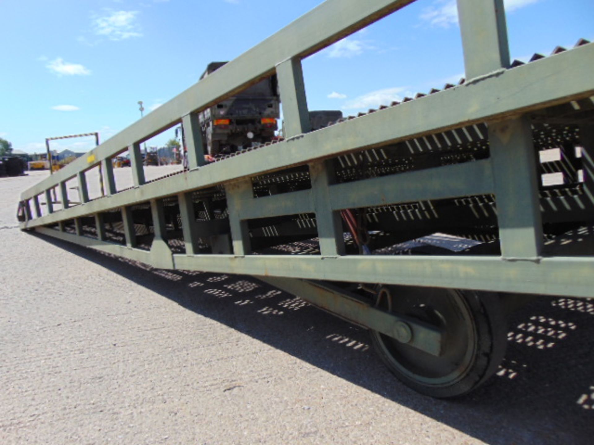 Direct MoD Bicester a 7 Tonne Hydraulic Container Loading Ramp - Image 13 of 16