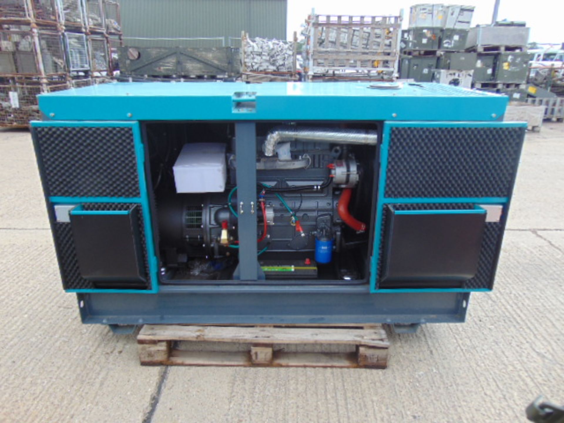 UNISSUED WITH TEST HOURS ONLY 30 KVA 3 Phase Silent Diesel Generator Set - Bild 9 aus 15