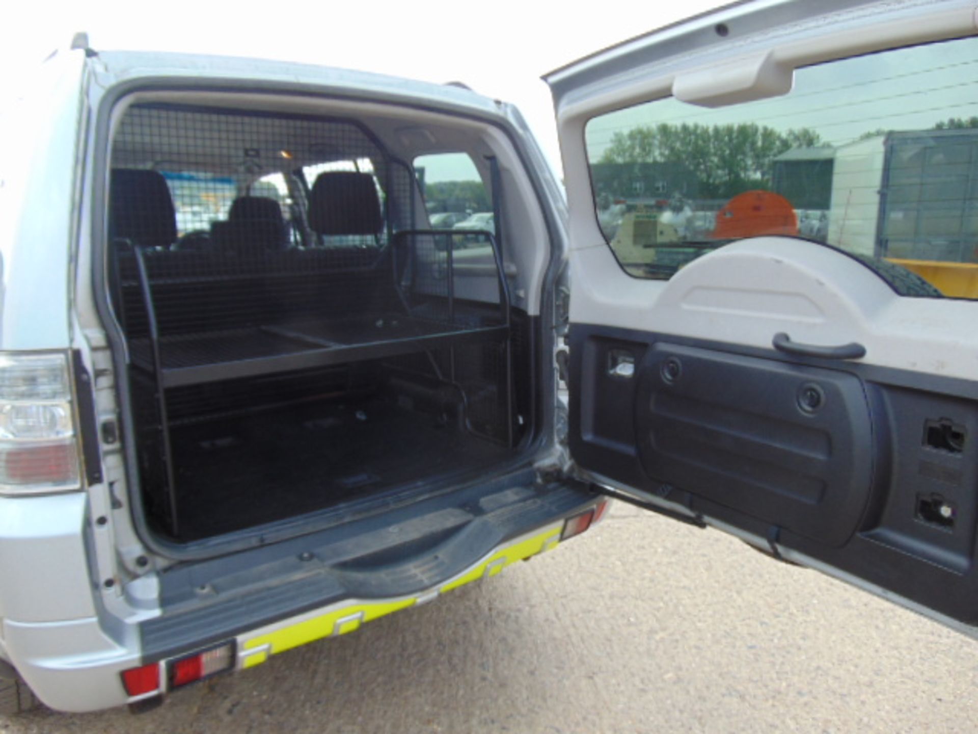 Mitsubishi Shogun GLX Equippe 3.2 DI-D 4x4 - Image 16 of 19