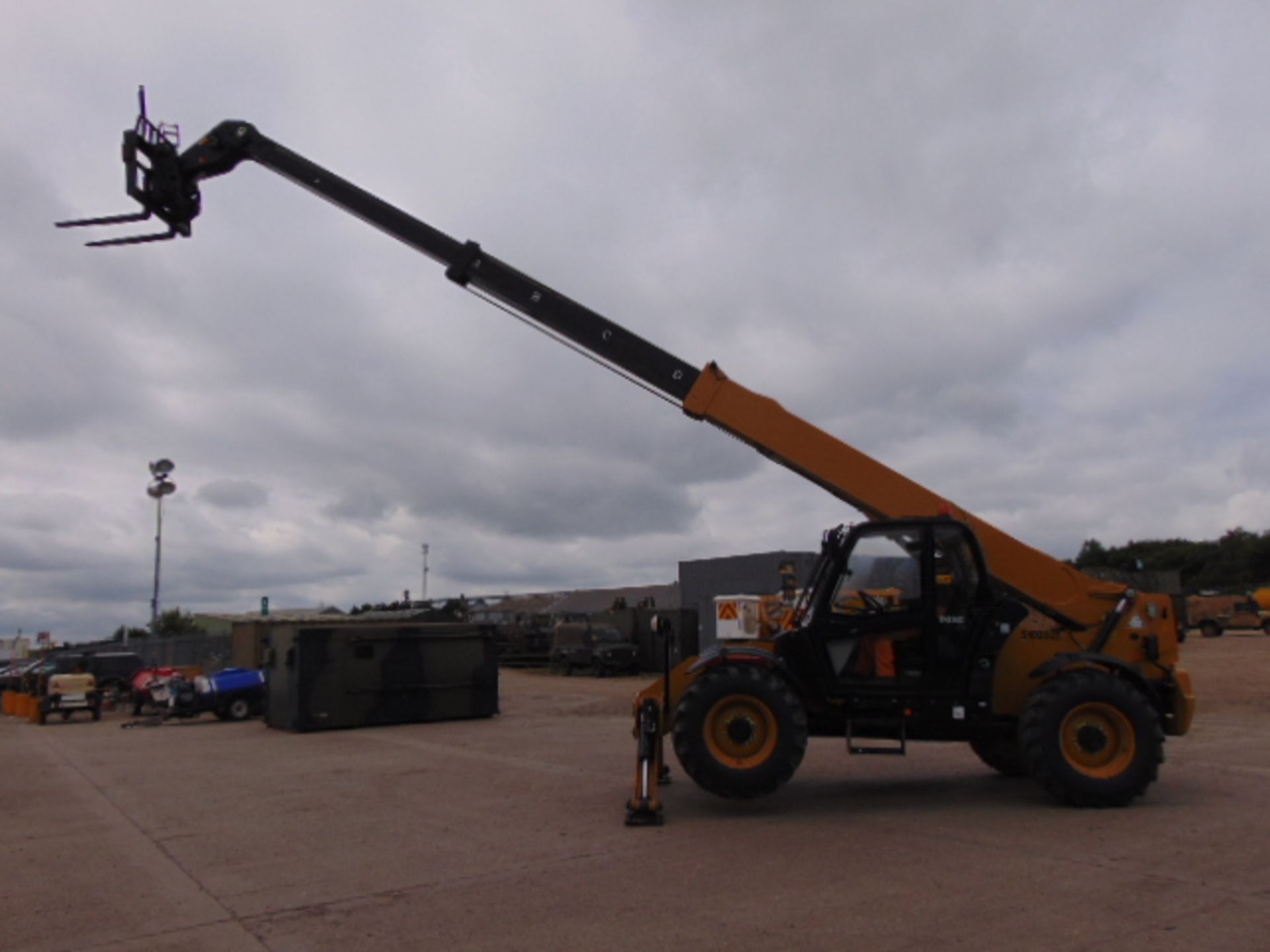 2014 Caterpillar TH414C 3.6 ton Telehandler - Image 5 of 26