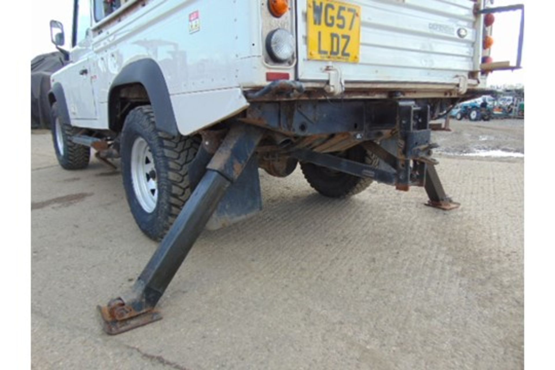 Land Rover 110 2.4TDCi Defender Fitted with V130 13 Metre Platform Access Hoist - Bild 23 aus 29