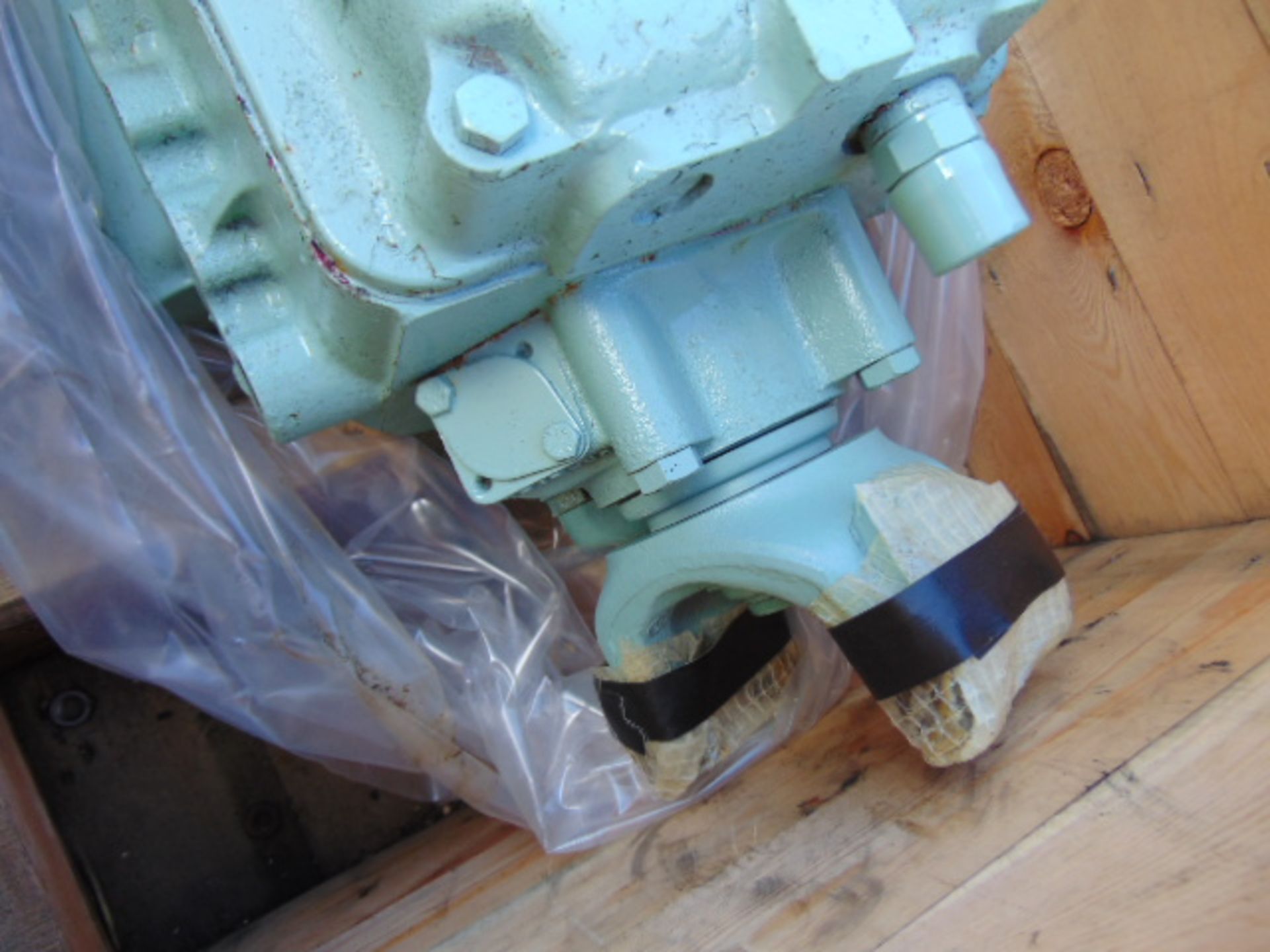 1 x Fully Reconditioned Leyland Daf 45/150 4 x 4 Spicer Gearbox - Image 3 of 8