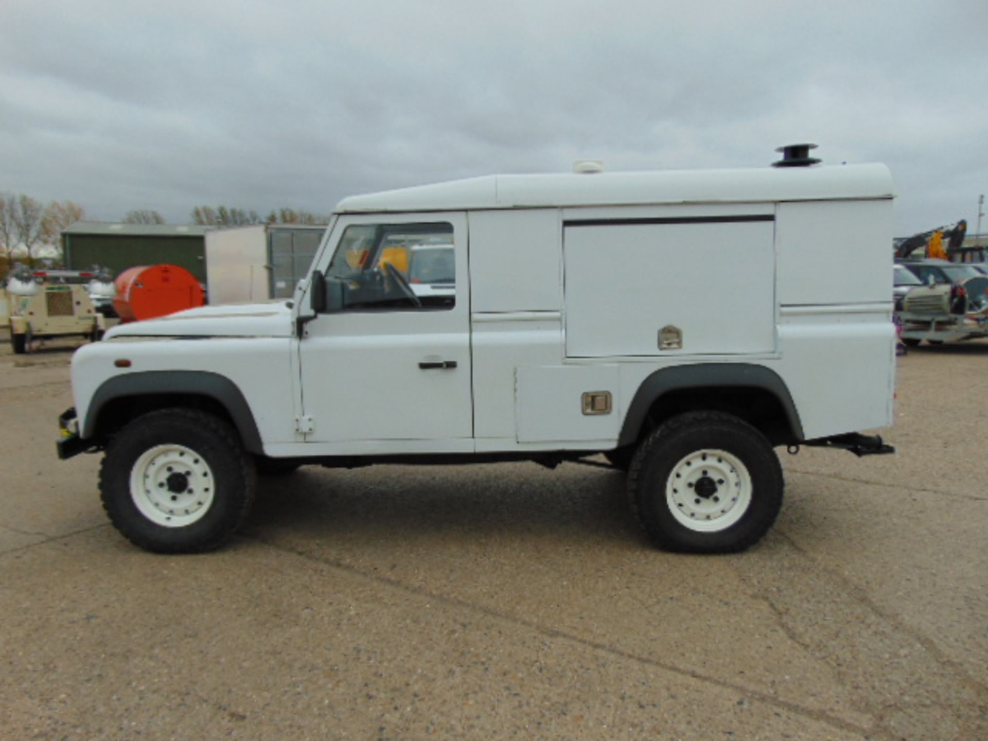 Land Rover Defender 110 Puma Hardtop 4x4 Special Utility (Mobile Workshop) complete with Winch - Image 4 of 24