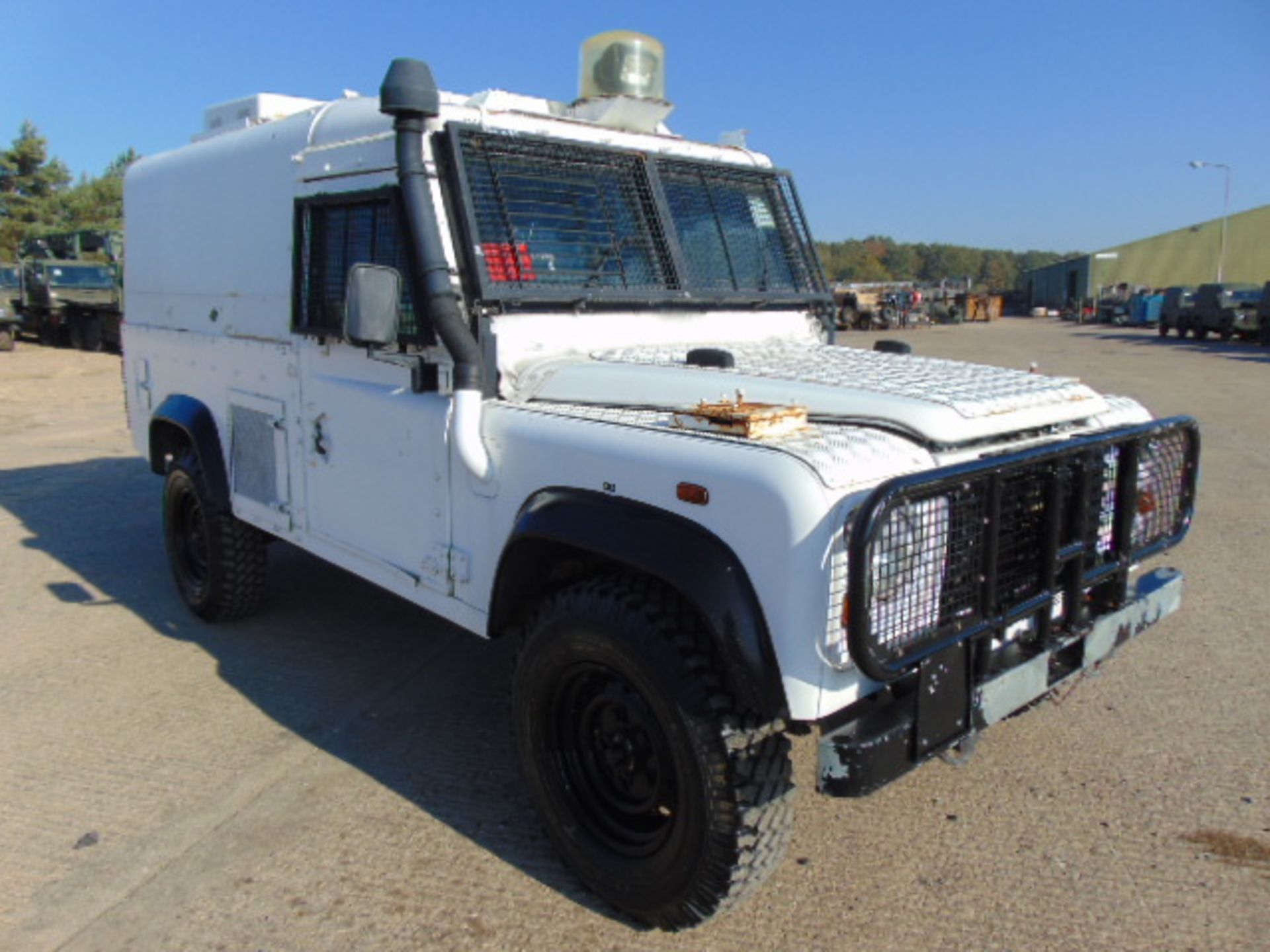 Land Rover 110 300TDi Snatch-2A