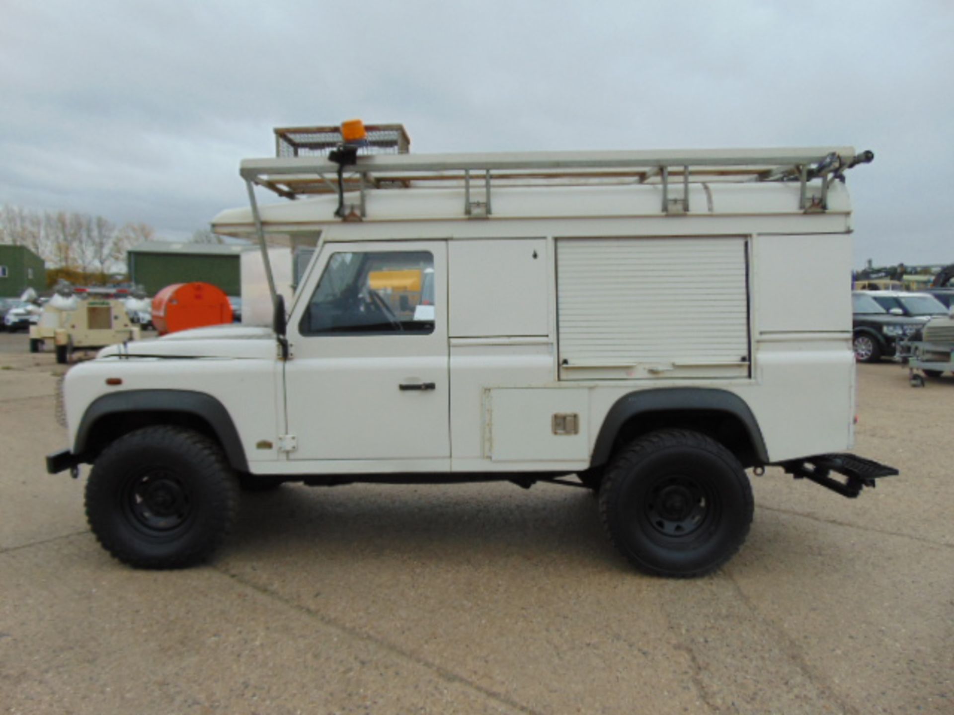 Land Rover Defender 110 Puma Hardtop 4x4 Special Utility (Mobile Workshop) complete with Winch - Image 4 of 23