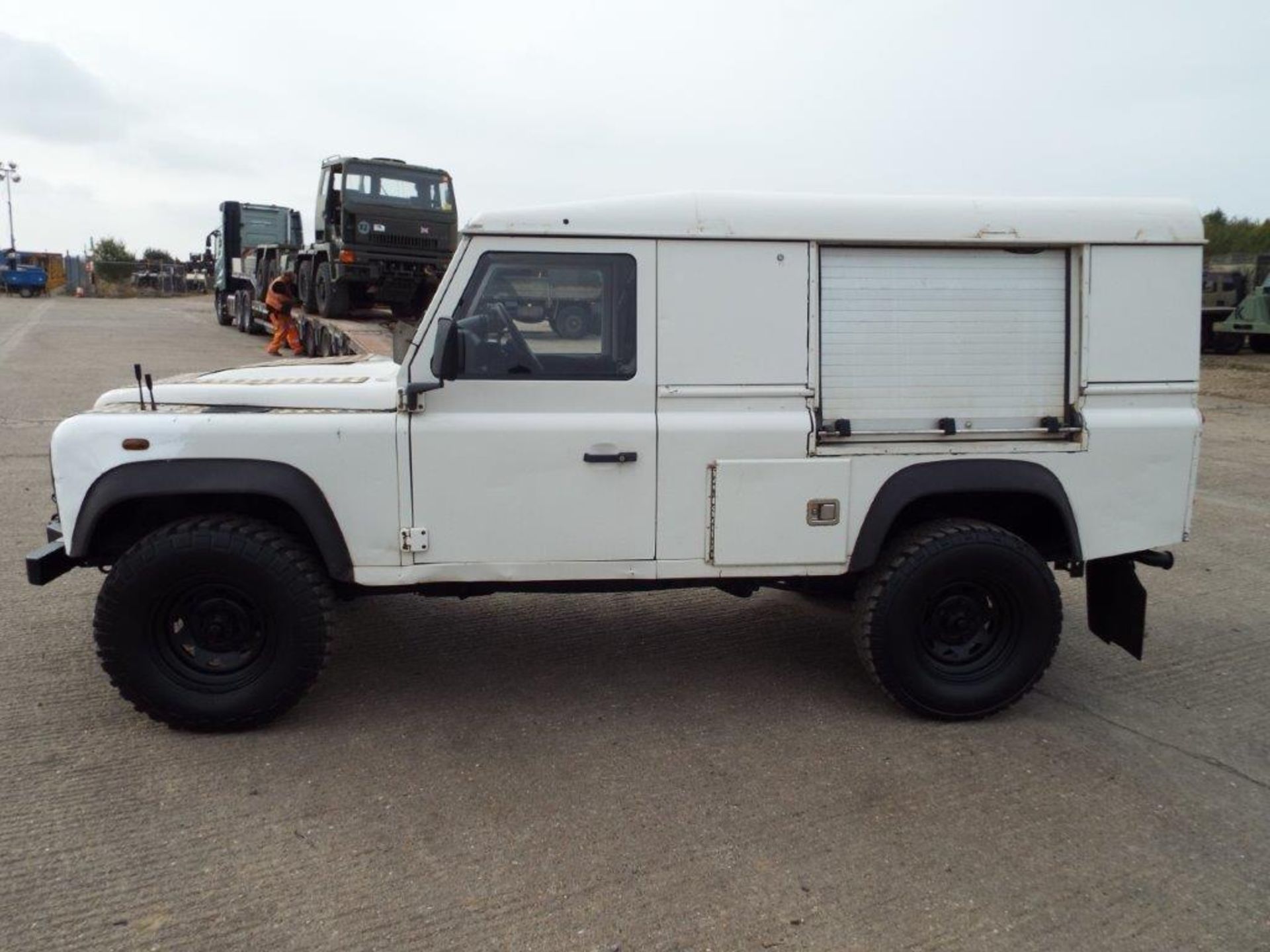 Land Rover Defender 110 Puma Hardtop 4x4 Special Utility (Mobile Workshop) complete with Winch - Image 4 of 31