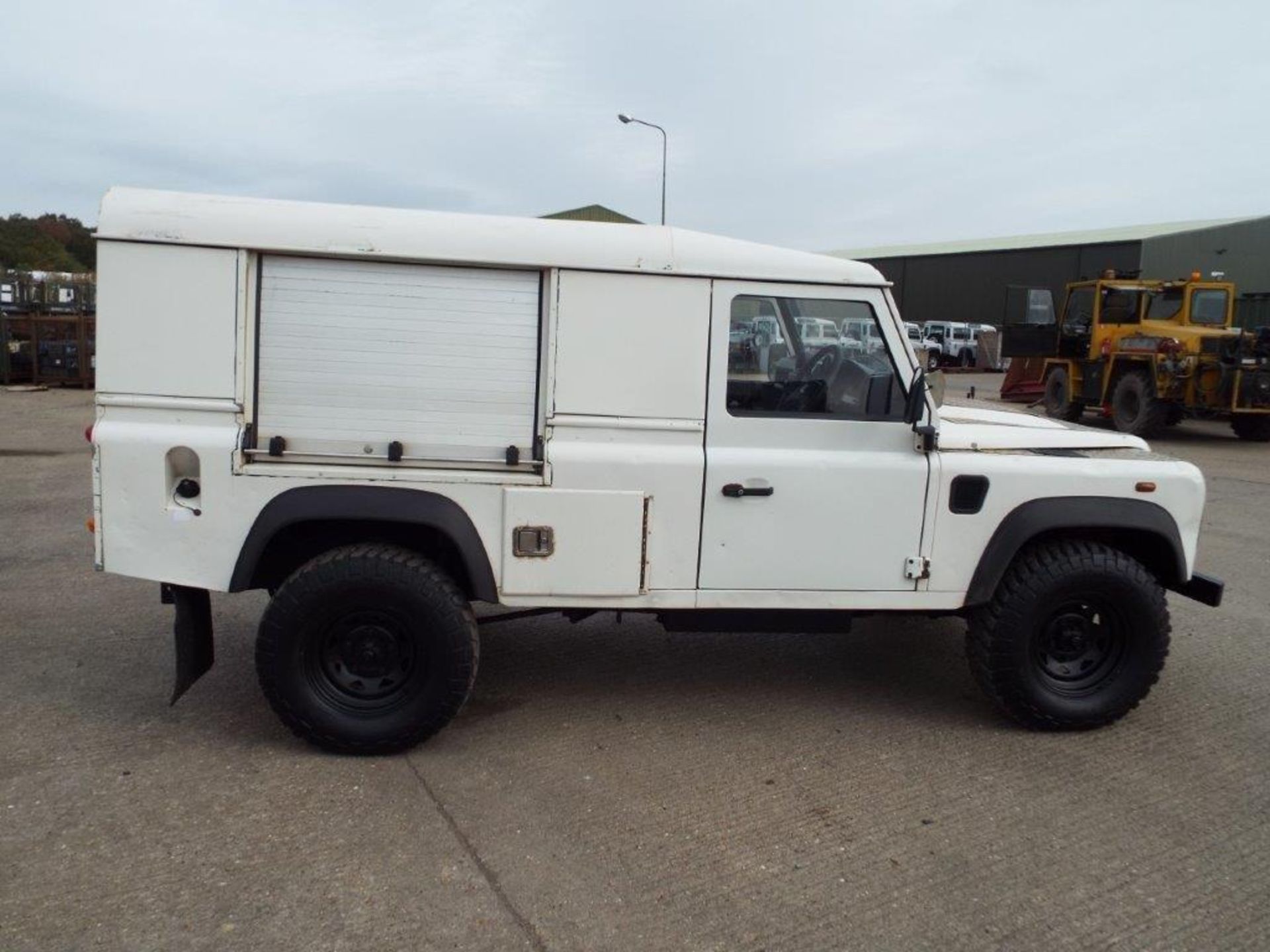 Land Rover Defender 110 Puma Hardtop 4x4 Special Utility (Mobile Workshop) complete with Winch - Image 5 of 31