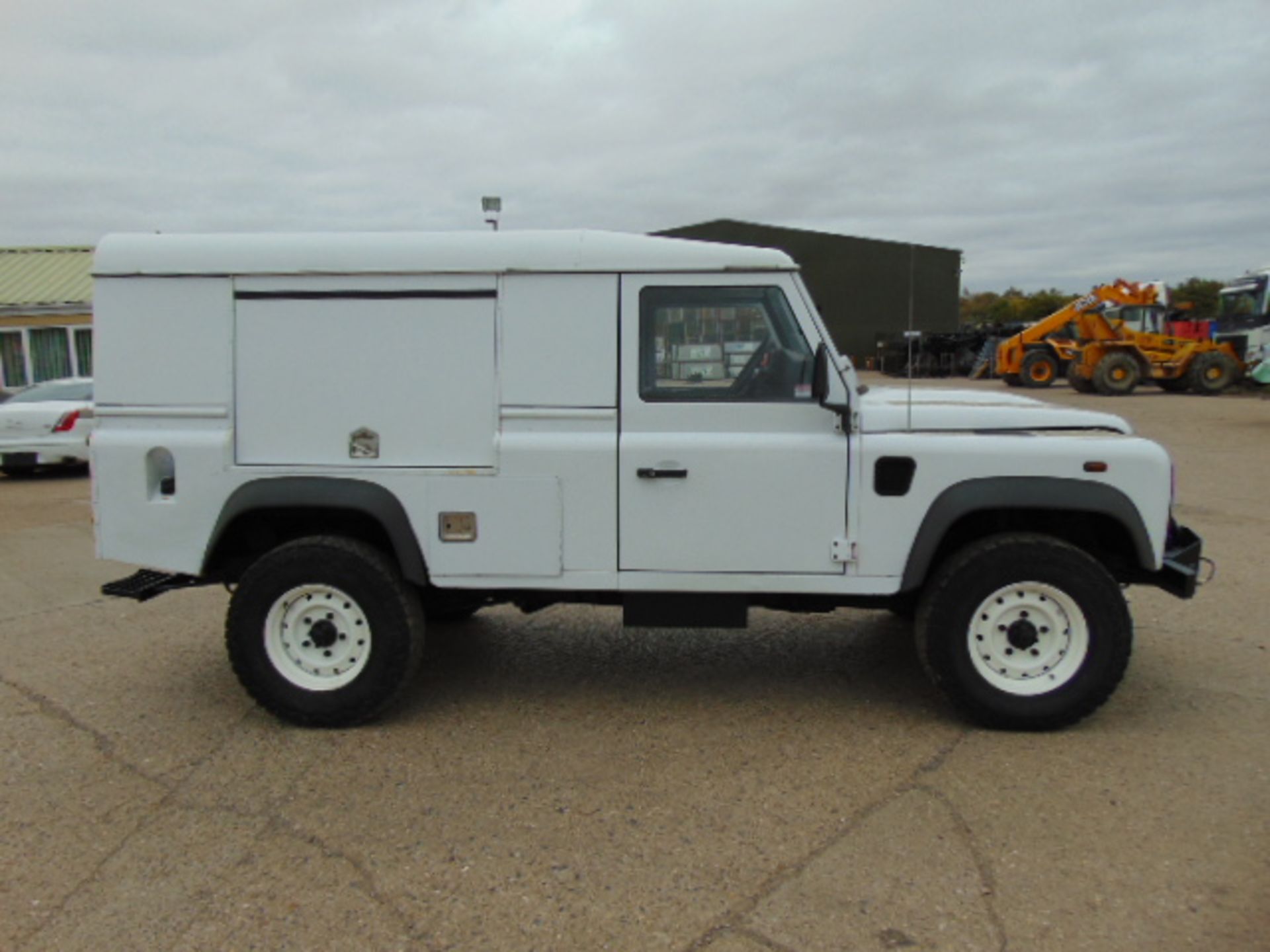 Land Rover Defender 110 Puma Hardtop 4x4 Special Utility (Mobile Workshop) complete with Winch - Image 5 of 24