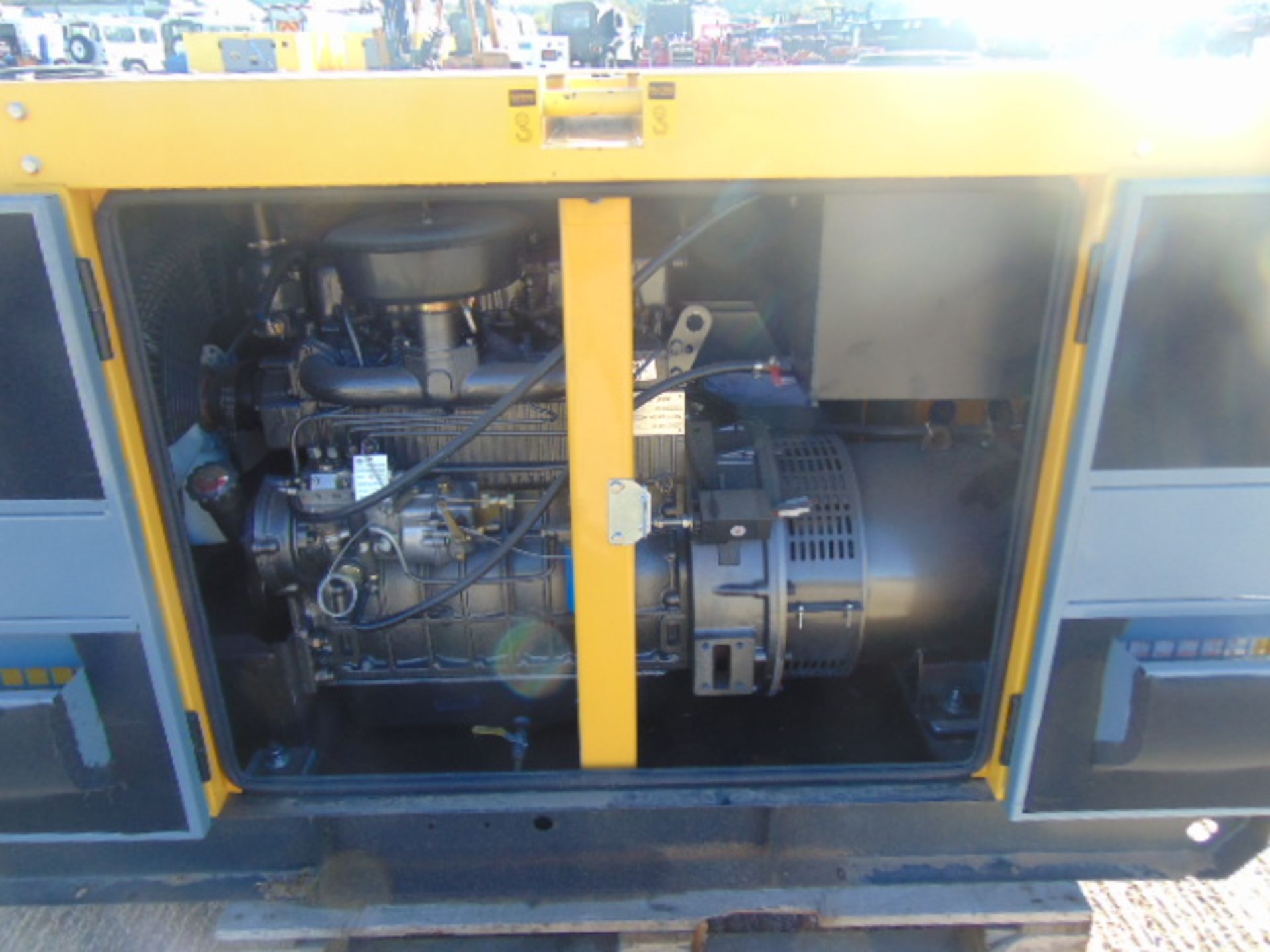 UNISSUED WITH TEST HOURS ONLY 25 KVA 3 Phase Silent Diesel Generator Set - Bild 12 aus 17