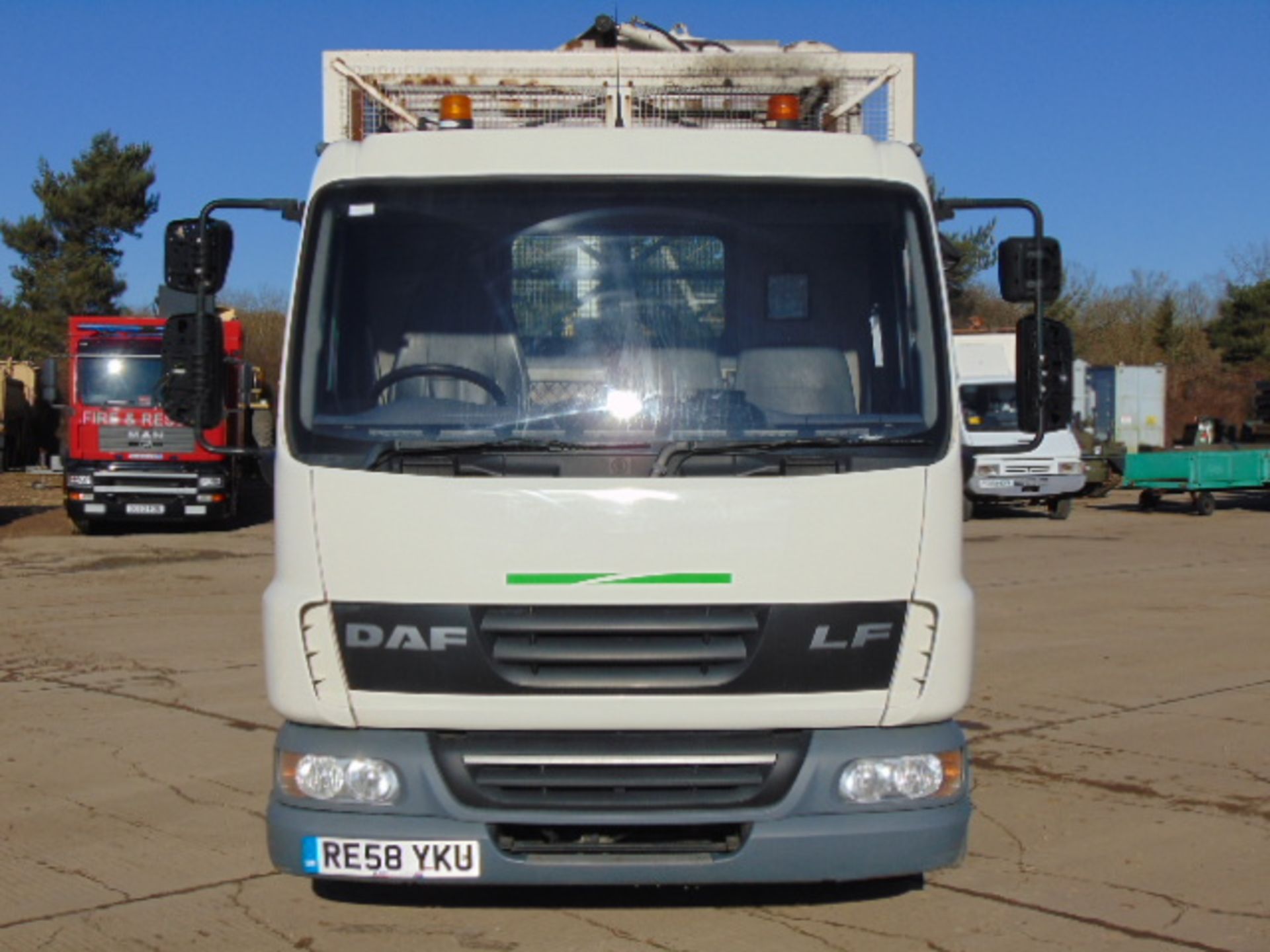 2008 DAF LF 45.140 C/W Refuse Cage, Rear Tipping Body and Side Bin Lift - Image 5 of 26