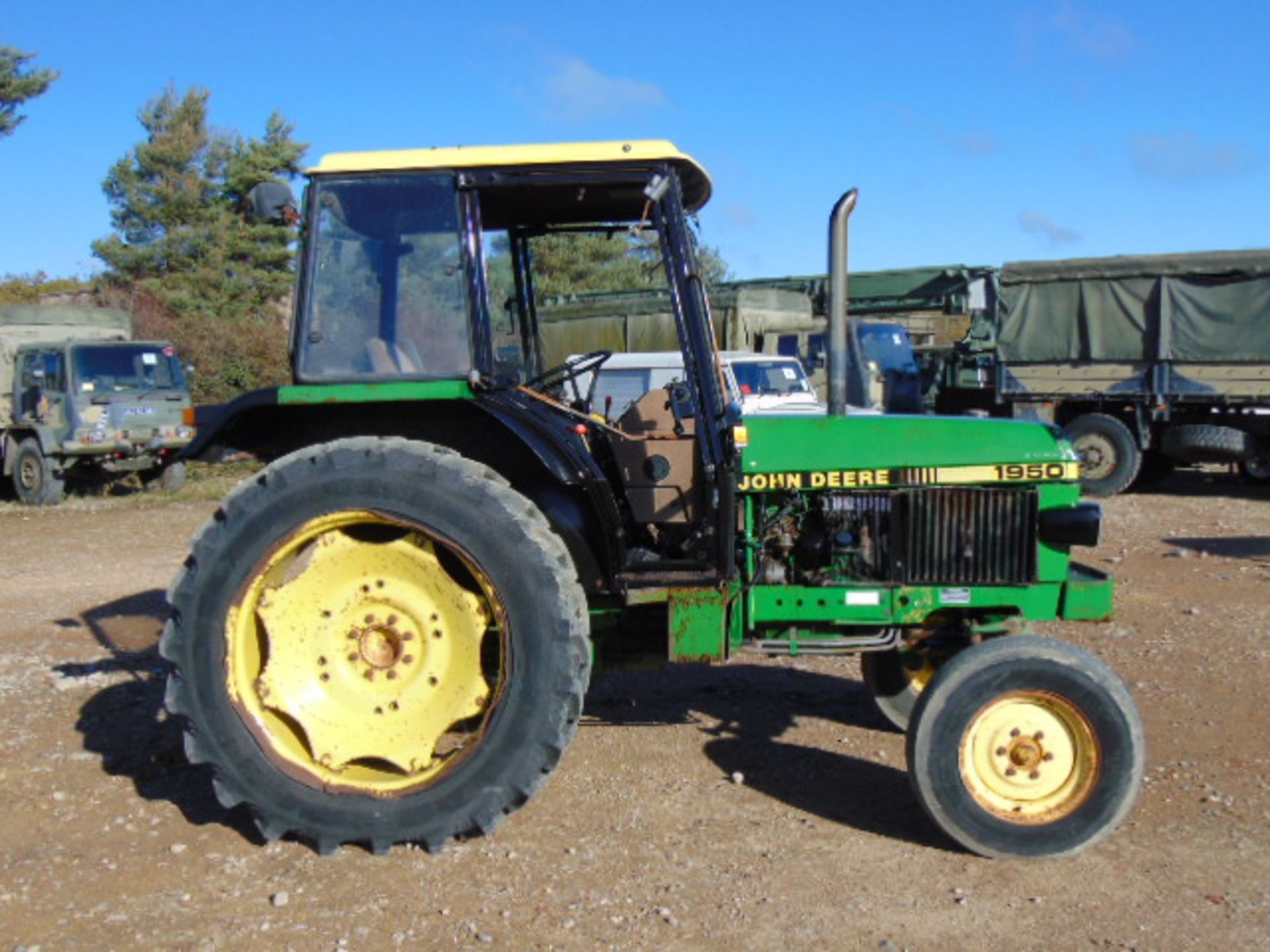 John Deere 1950 2WD Tractor - Bild 5 aus 17