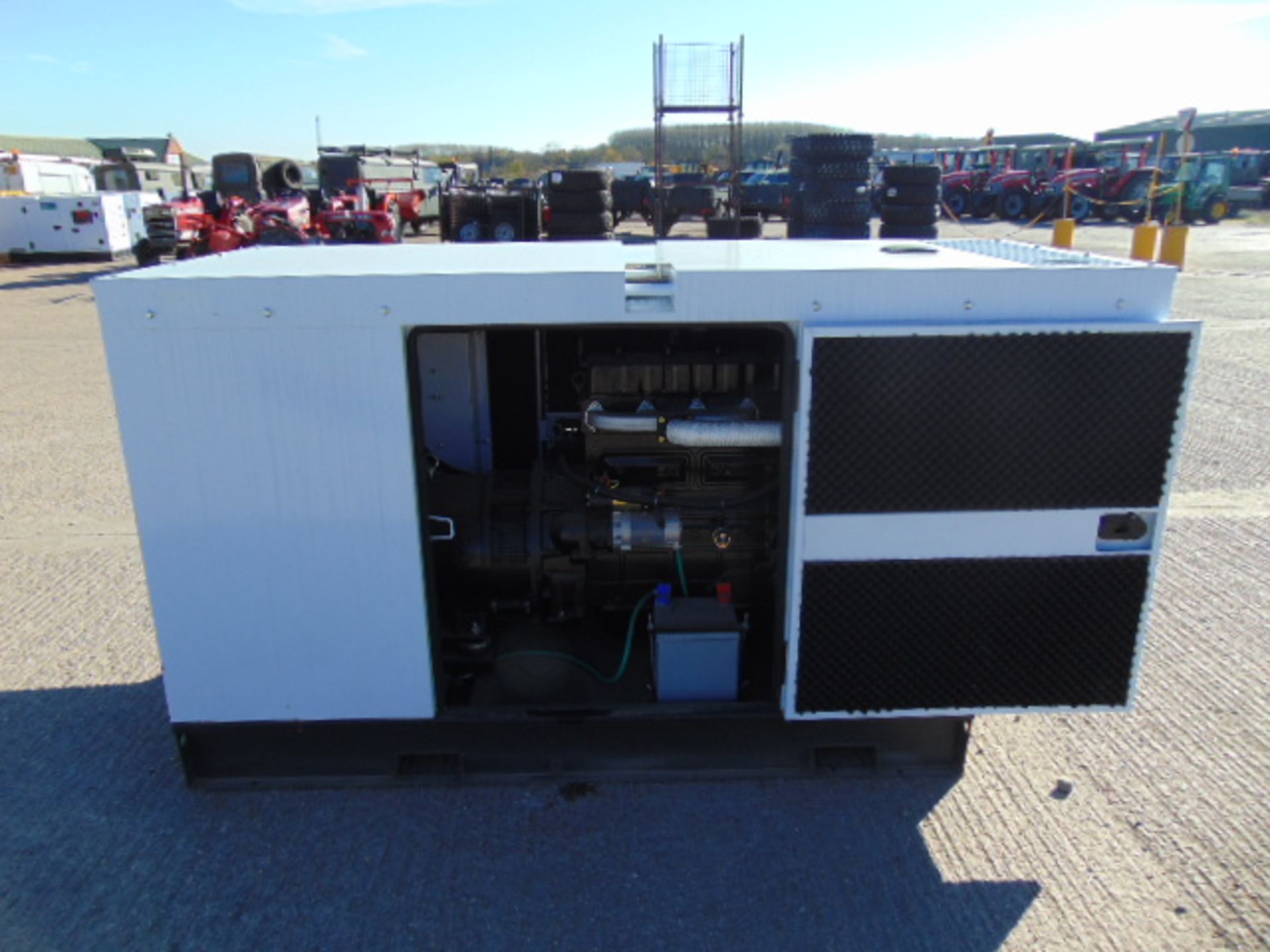 UNISSUED WITH TEST HOURS ONLY 100 KVA 3 Phase Diesel Generator Set - Image 7 of 18