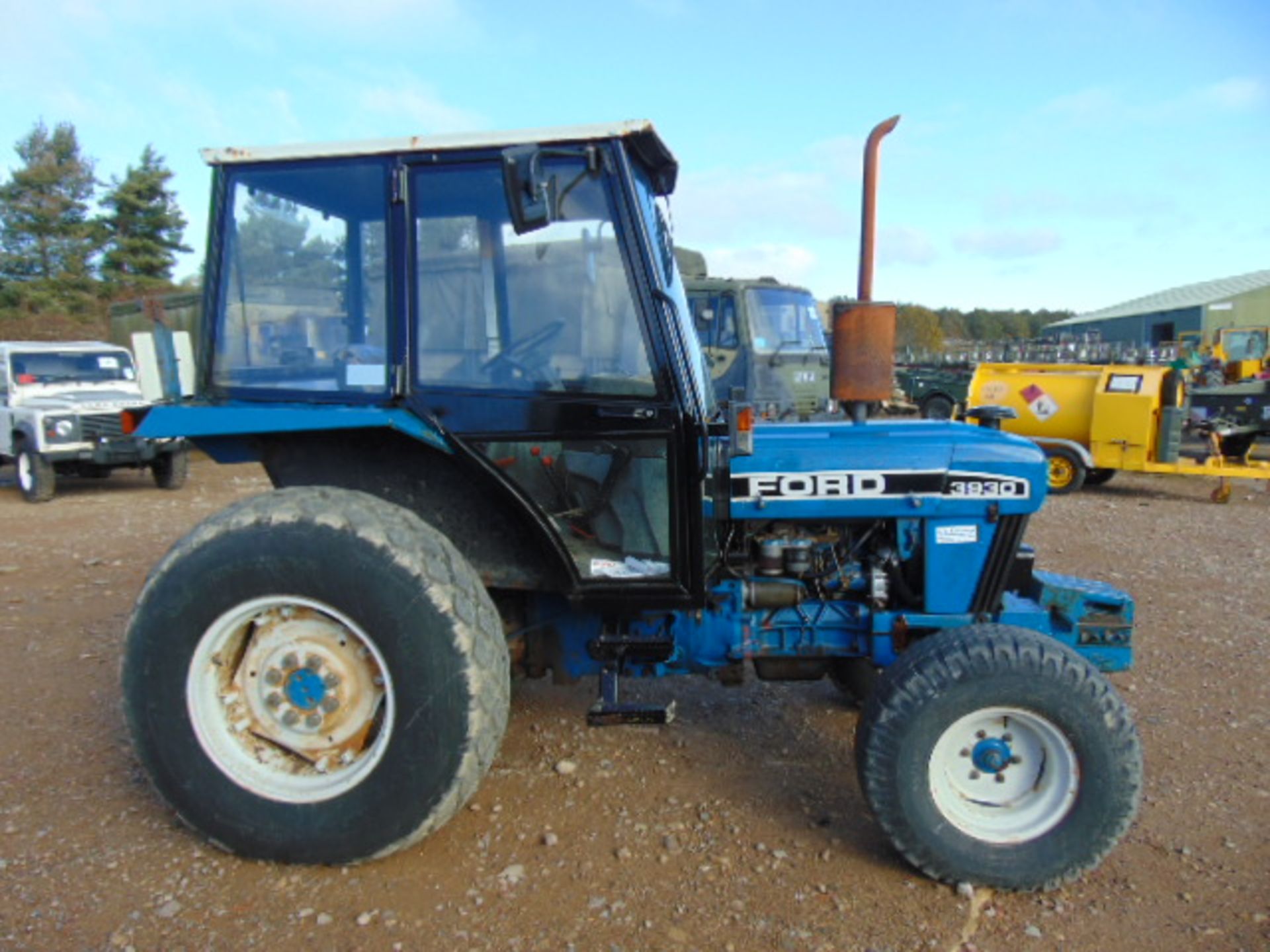 Ford 3930 2WD Tractor - Image 5 of 17