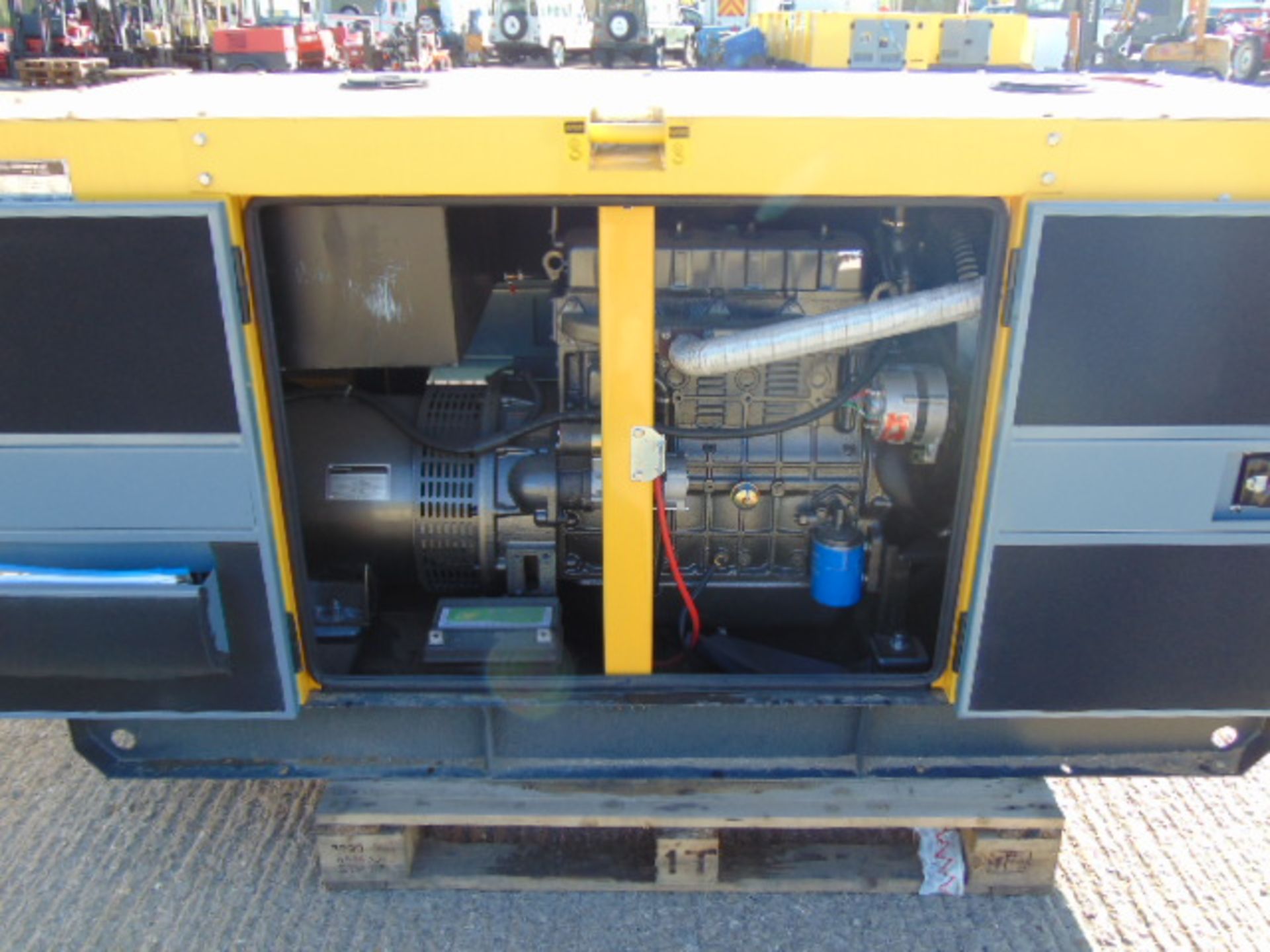 UNISSUED WITH TEST HOURS ONLY 40 KVA 3 Phase Silent Diesel Generator Set - Bild 9 aus 15