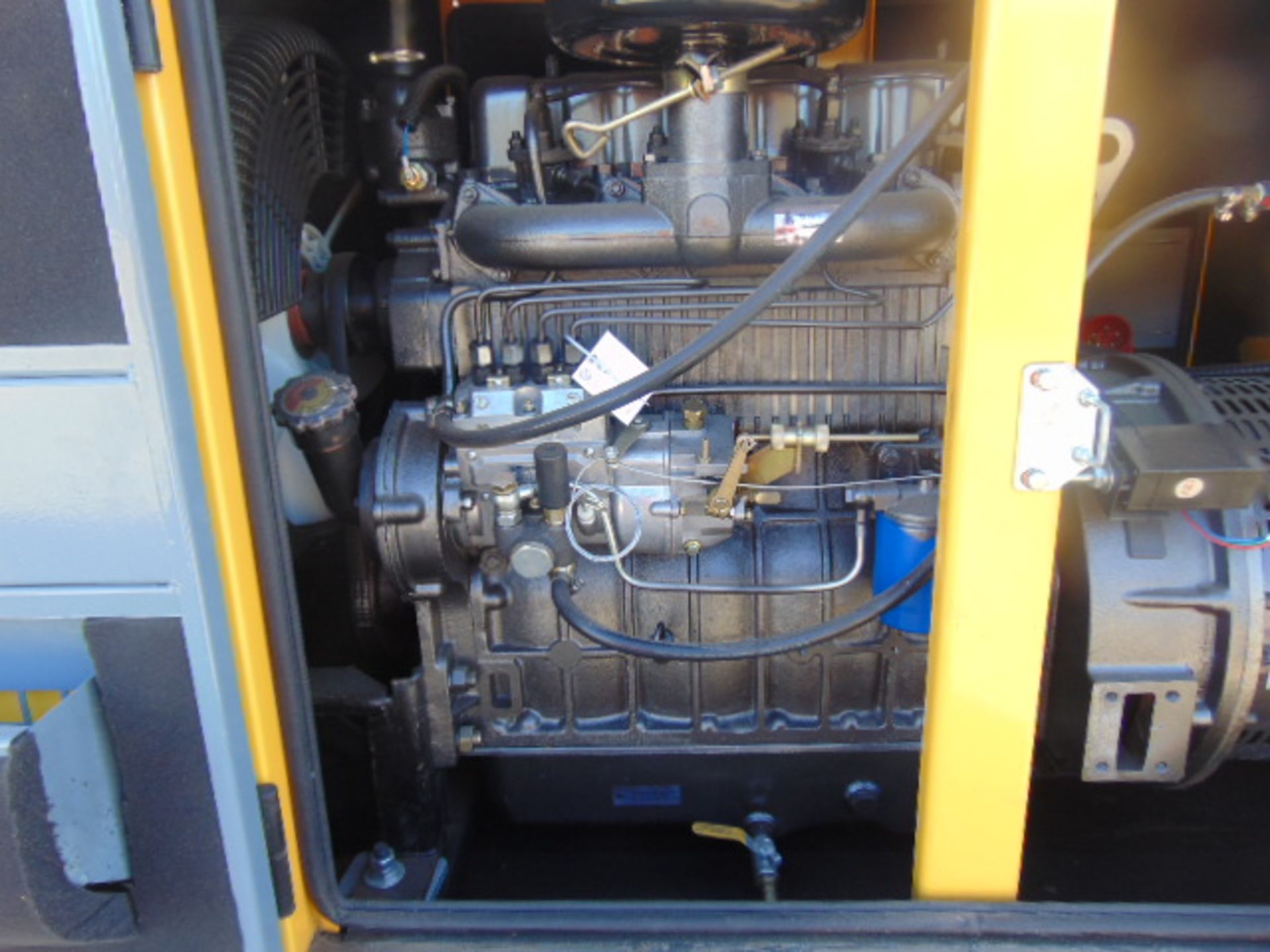 UNISSUED WITH TEST HOURS ONLY 25 KVA 3 Phase Silent Diesel Generator Set - Bild 11 aus 15
