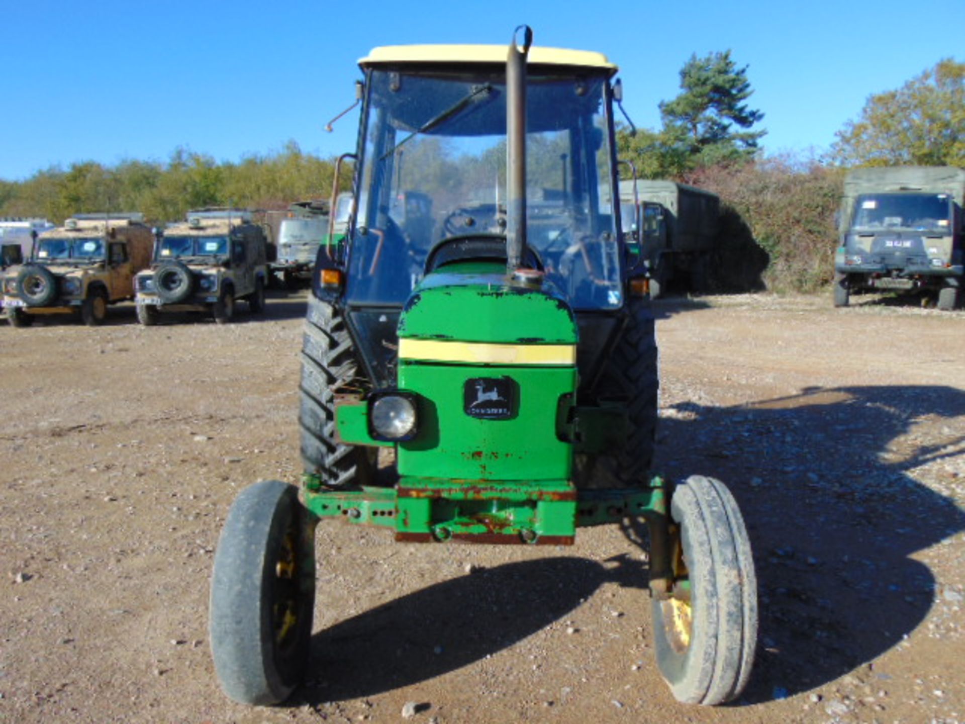 John Deere 1950 2WD Tractor - Bild 2 aus 17