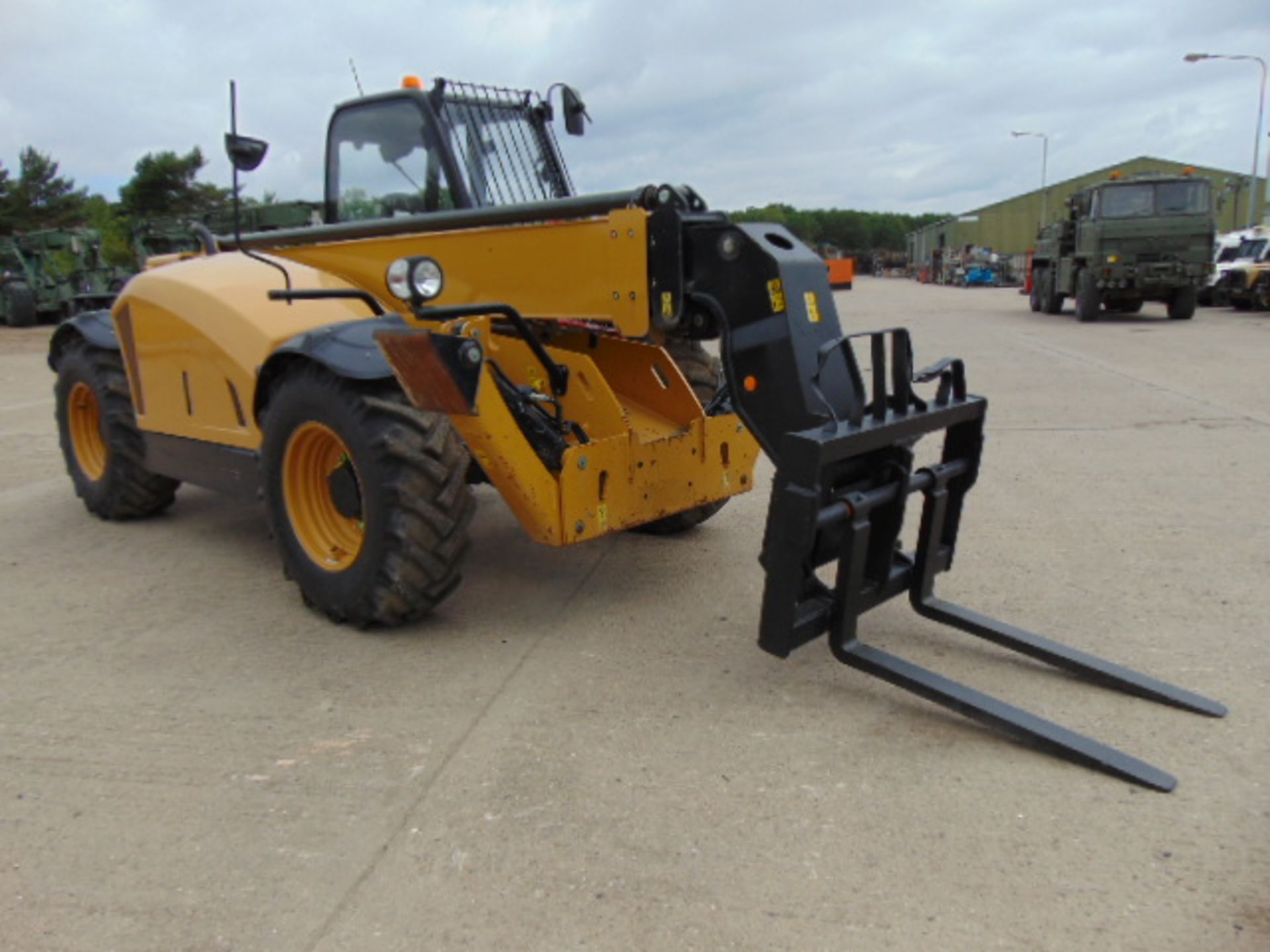 2014 Caterpillar TH414C GC 3.6 ton Telehandler - Image 7 of 23