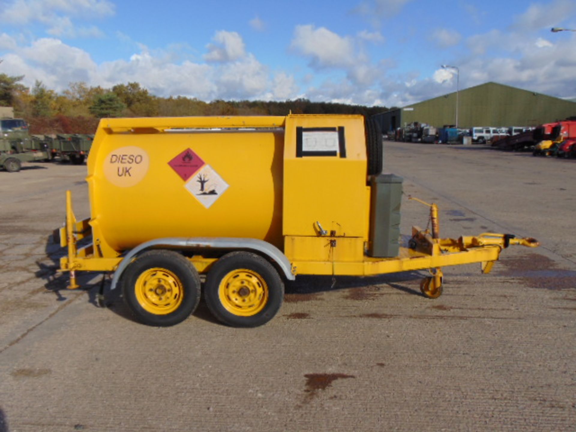 Thomson Carmichael Light Aircraft 950Ltr Fuel Bowser Trailer - Image 5 of 16