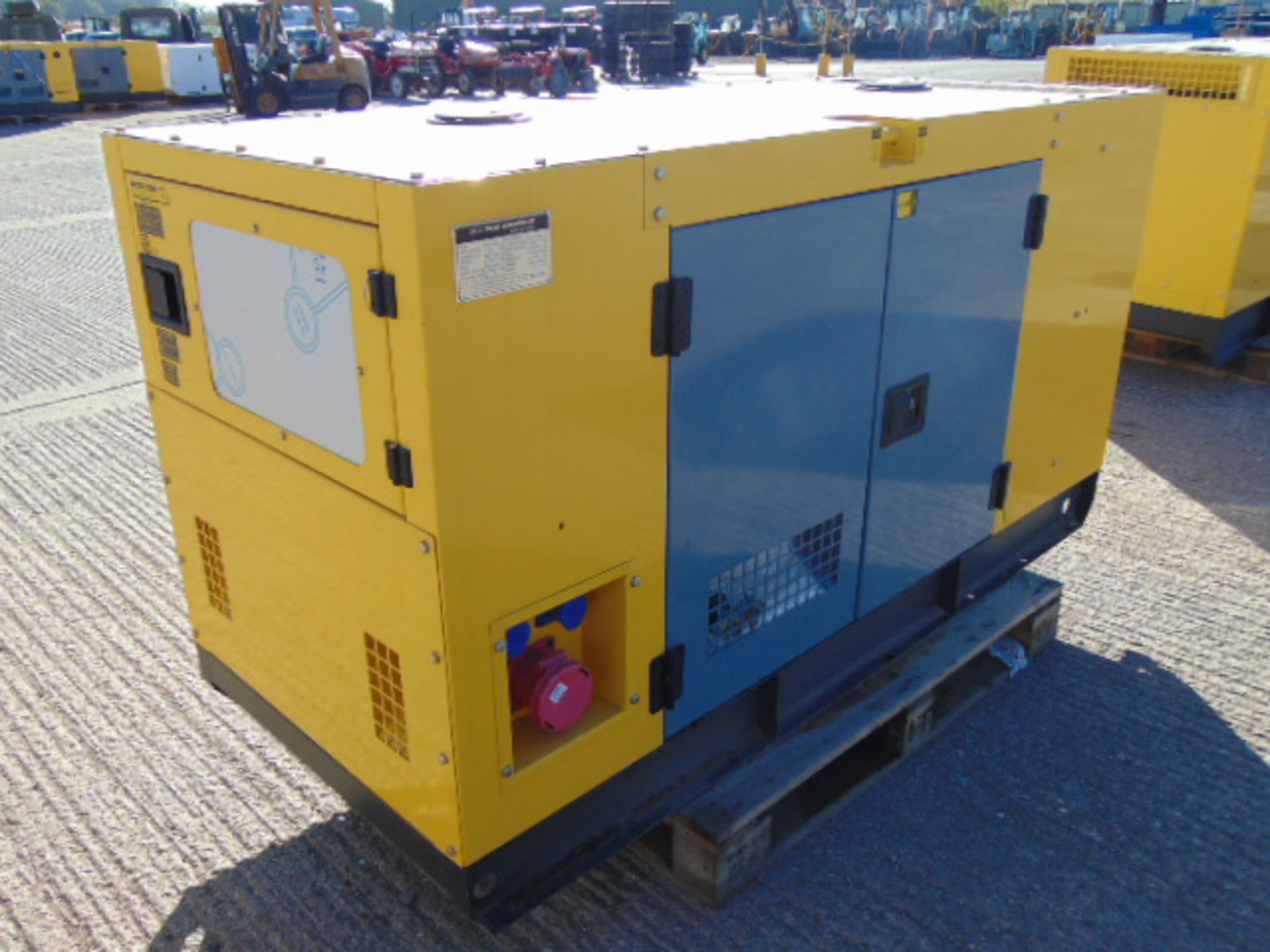 UNISSUED WITH TEST HOURS ONLY 40 KVA 3 Phase Silent Diesel Generator Set - Bild 3 aus 15