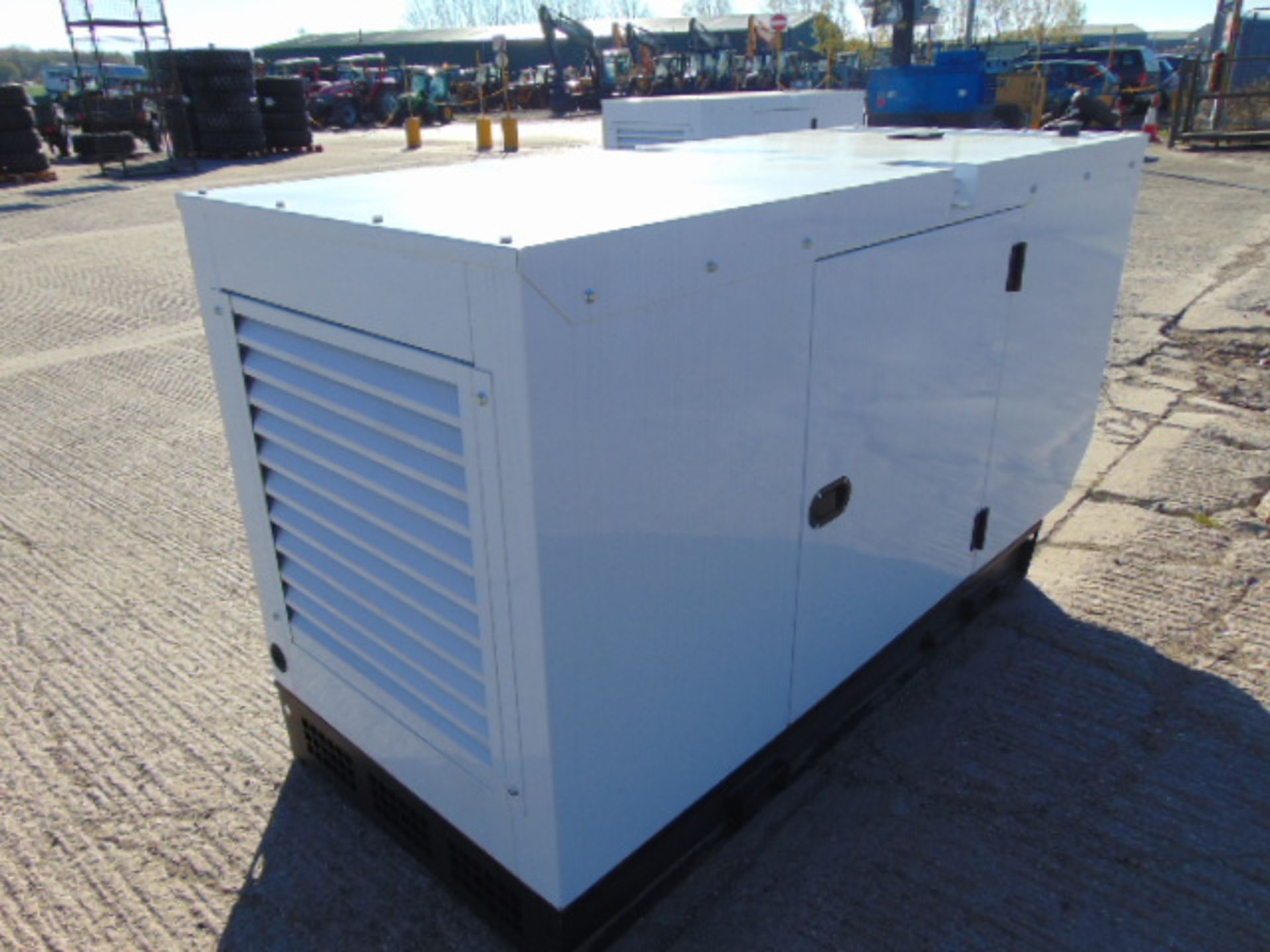 UNISSUED WITH TEST HOURS ONLY 100 KVA 3 Phase Diesel Generator Set - Image 3 of 16