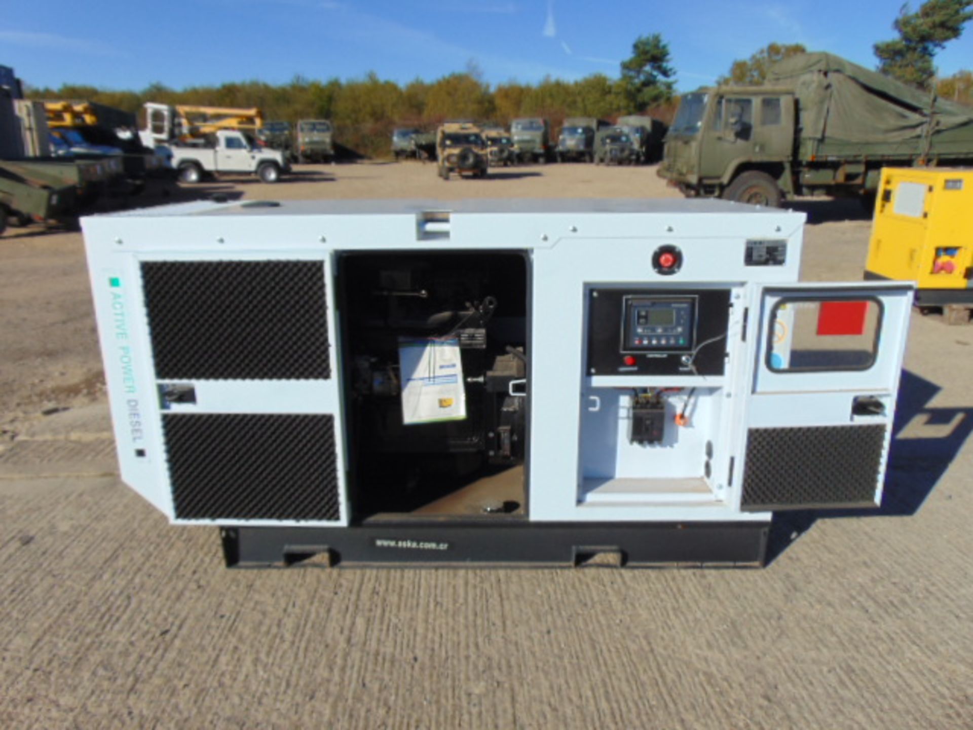 UNISSUED WITH TEST HOURS ONLY 100 KVA 3 Phase Diesel Generator Set - Image 6 of 16