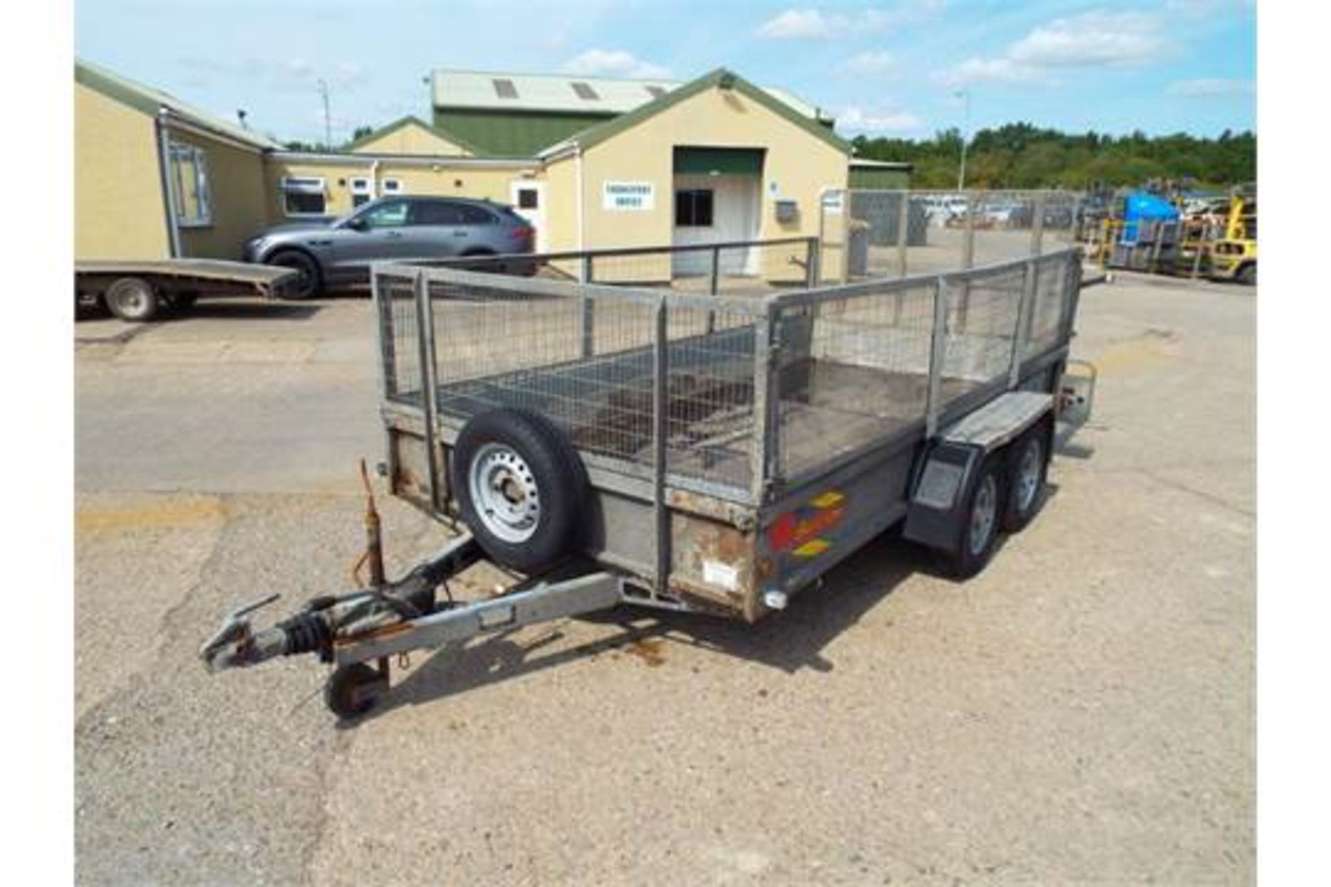 Bateson 1300Kg Twin Axle Trailer with Rear Ramp and Cage Sides - Image 3 of 21