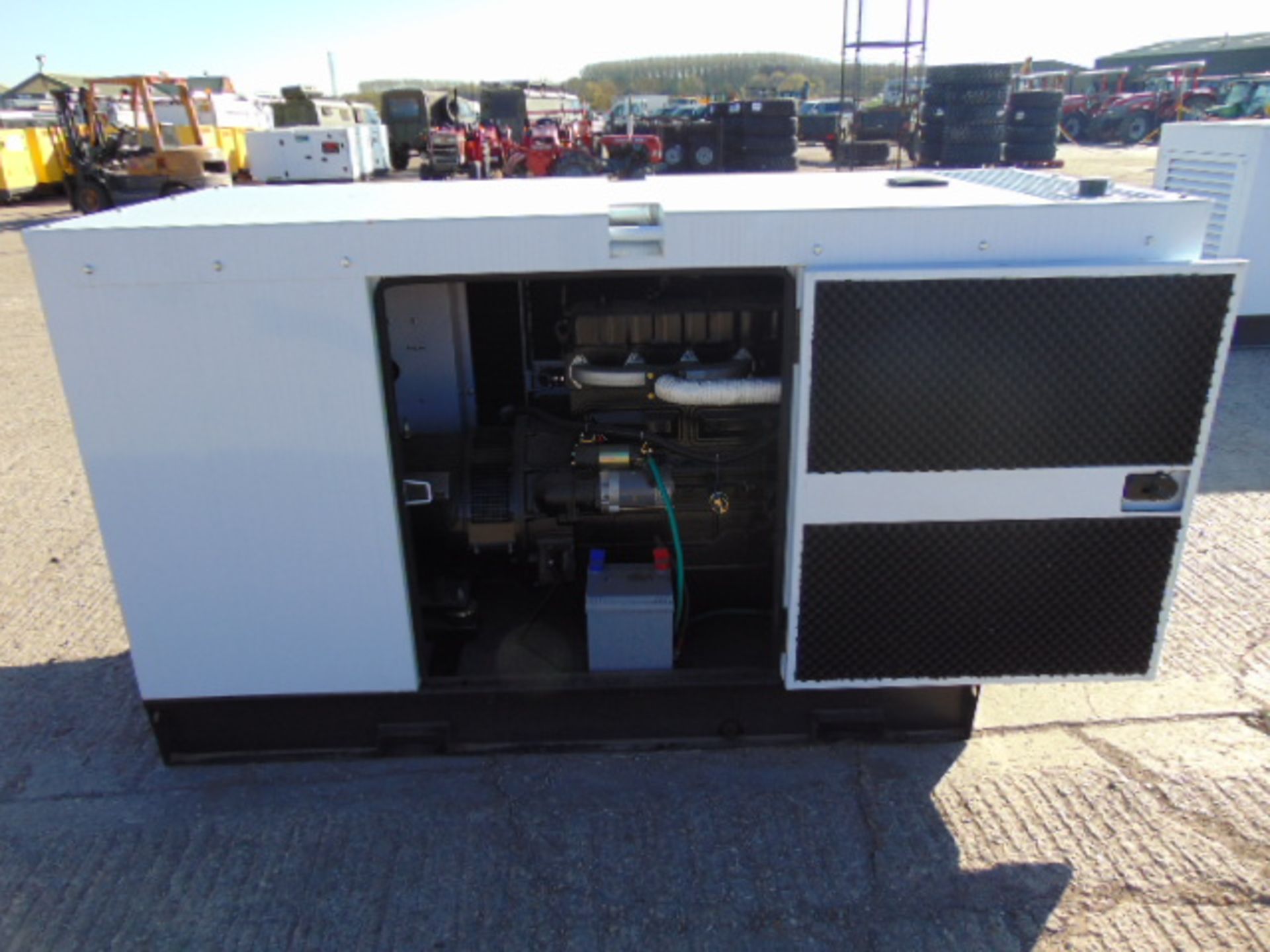 UNISSUED WITH TEST HOURS ONLY 100 KVA 3 Phase Diesel Generator Set - Image 7 of 16