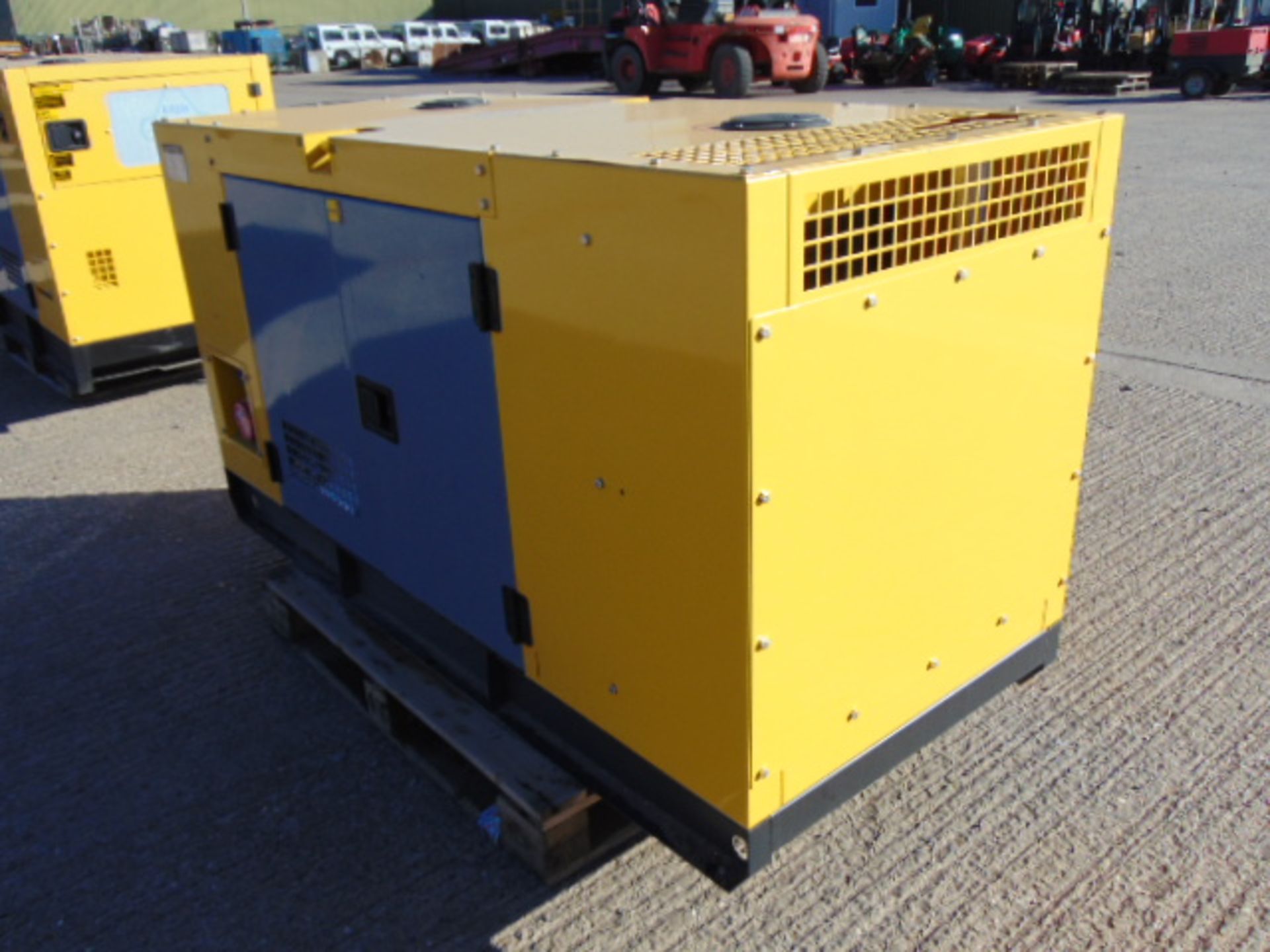 UNISSUED WITH TEST HOURS ONLY 40 KVA 3 Phase Silent Diesel Generator Set - Bild 5 aus 15