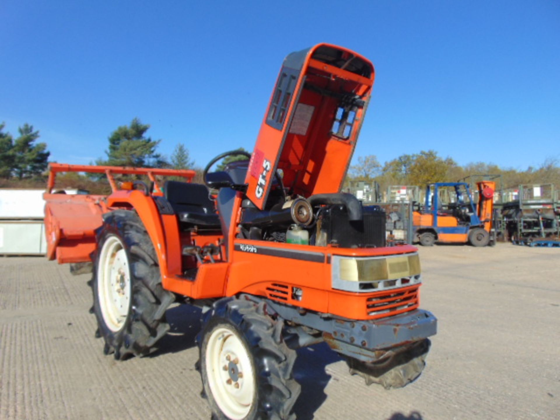 Kubota GT5 4WD Compact Tractor - Image 15 of 17