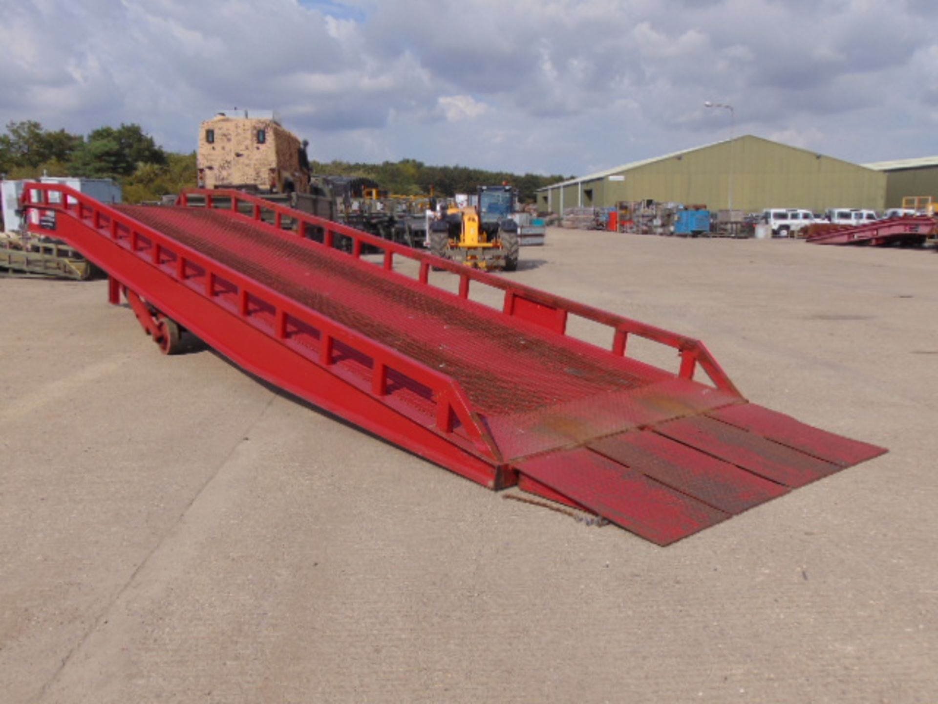 2012 Thorworld 10 Tonne Electric / Hydraulic Mobile Loading Ramp