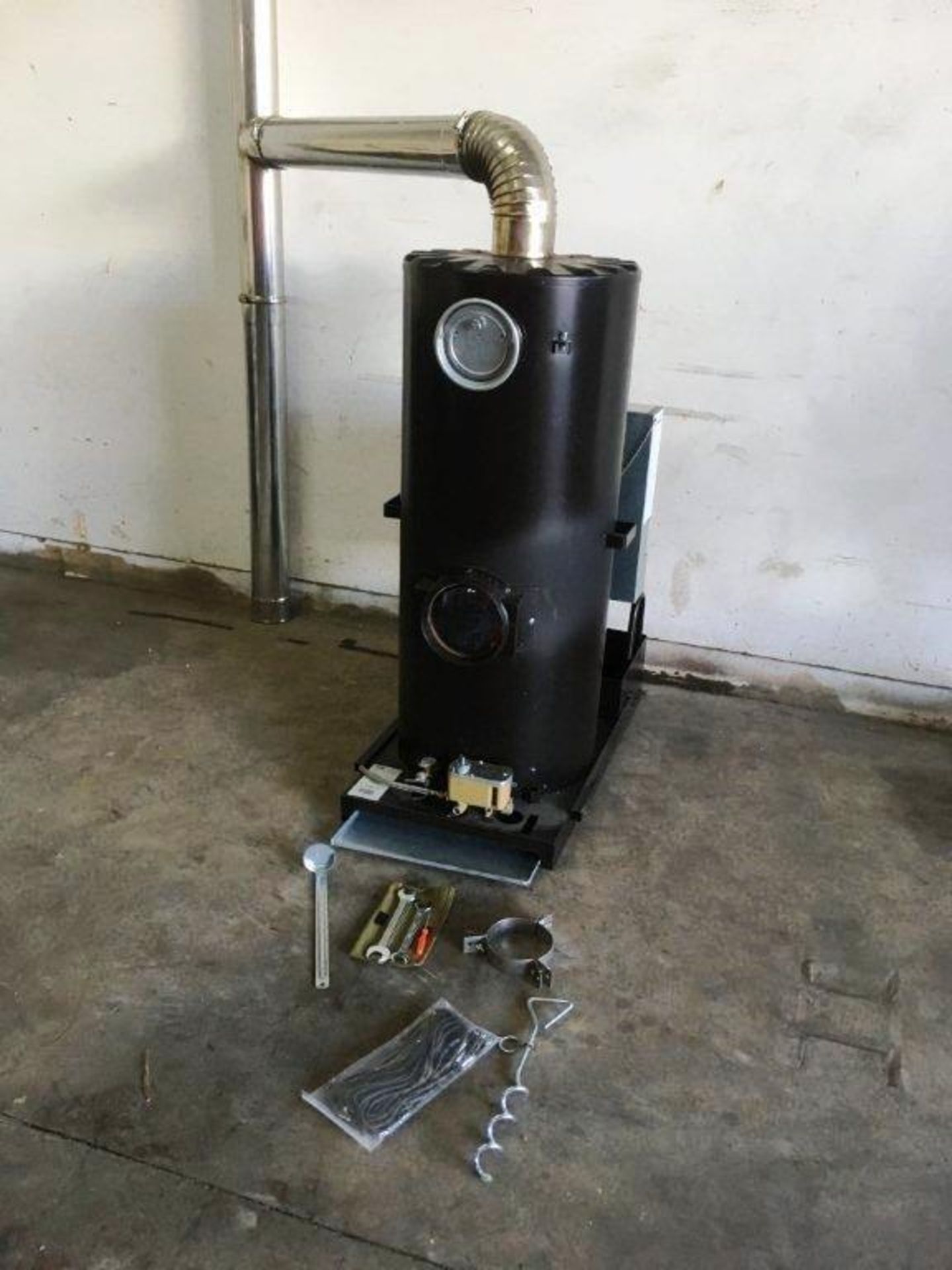 Unissued Deville Campaign Multi-Fuel Workshop Heater - Bild 2 aus 11