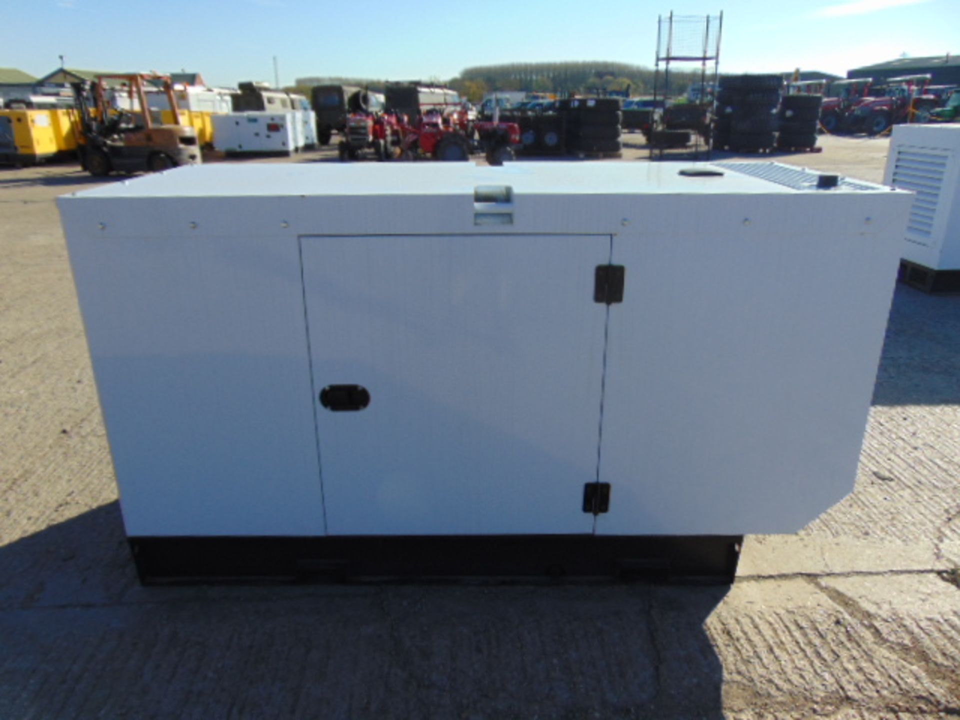UNISSUED WITH TEST HOURS ONLY 100 KVA 3 Phase Diesel Generator Set - Image 4 of 16