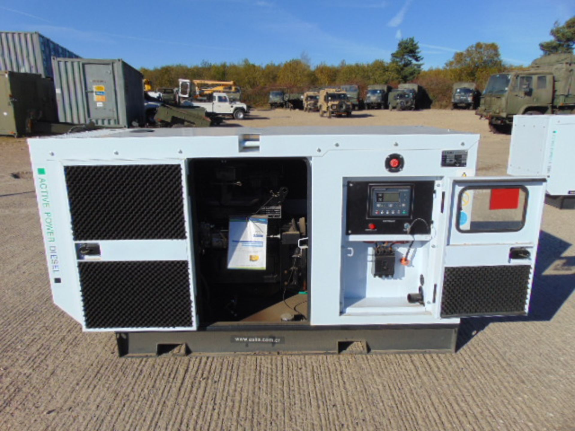 UNISSUED WITH TEST HOURS ONLY 100 KVA 3 Phase Diesel Generator Set - Bild 6 aus 18