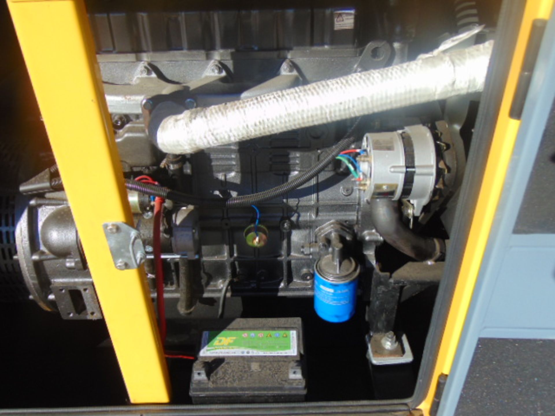 UNISSUED WITH TEST HOURS ONLY 25 KVA 3 Phase Silent Diesel Generator Set - Bild 8 aus 15