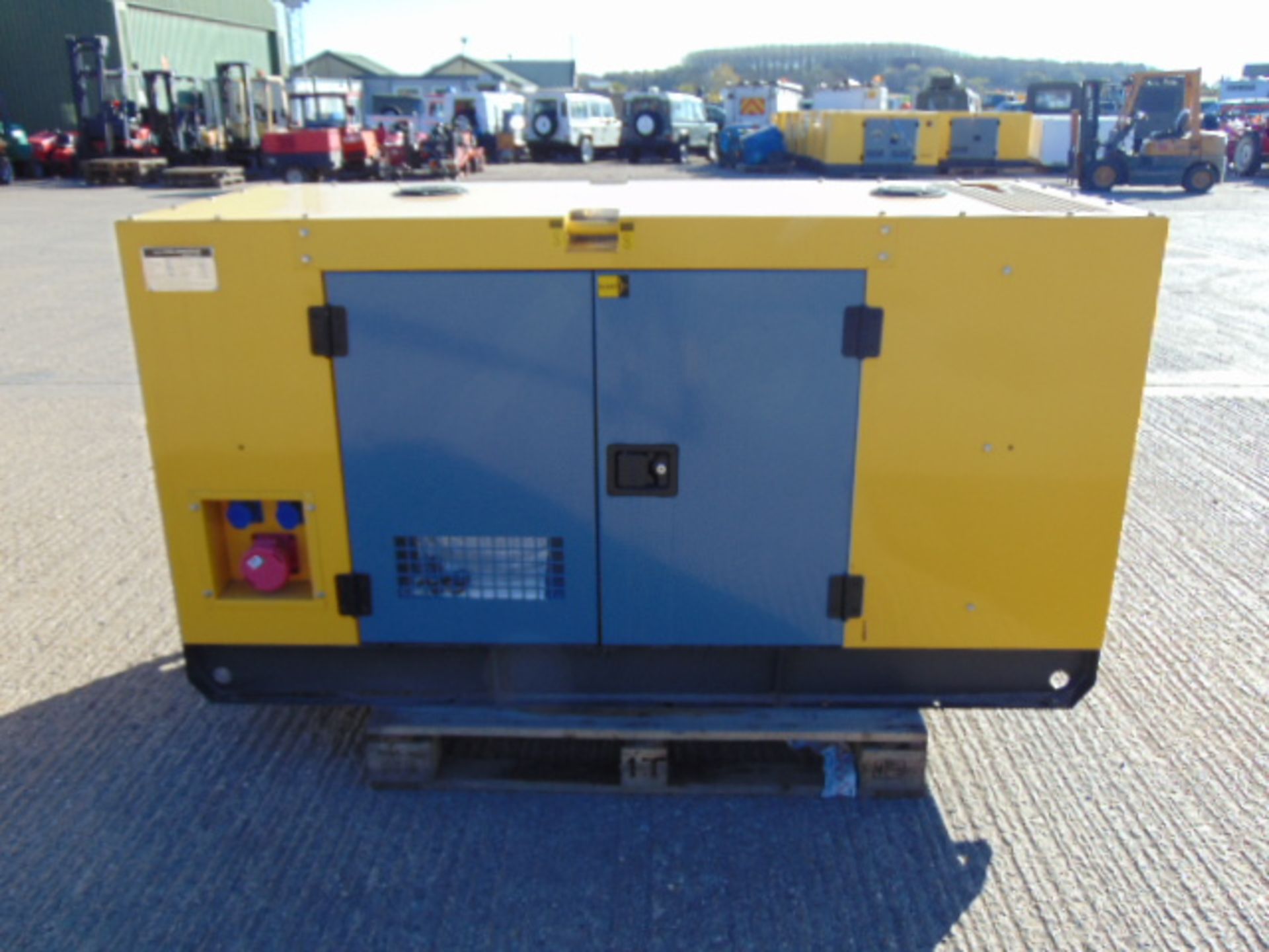 UNISSUED WITH TEST HOURS ONLY 40 KVA 3 Phase Silent Diesel Generator Set - Bild 4 aus 15