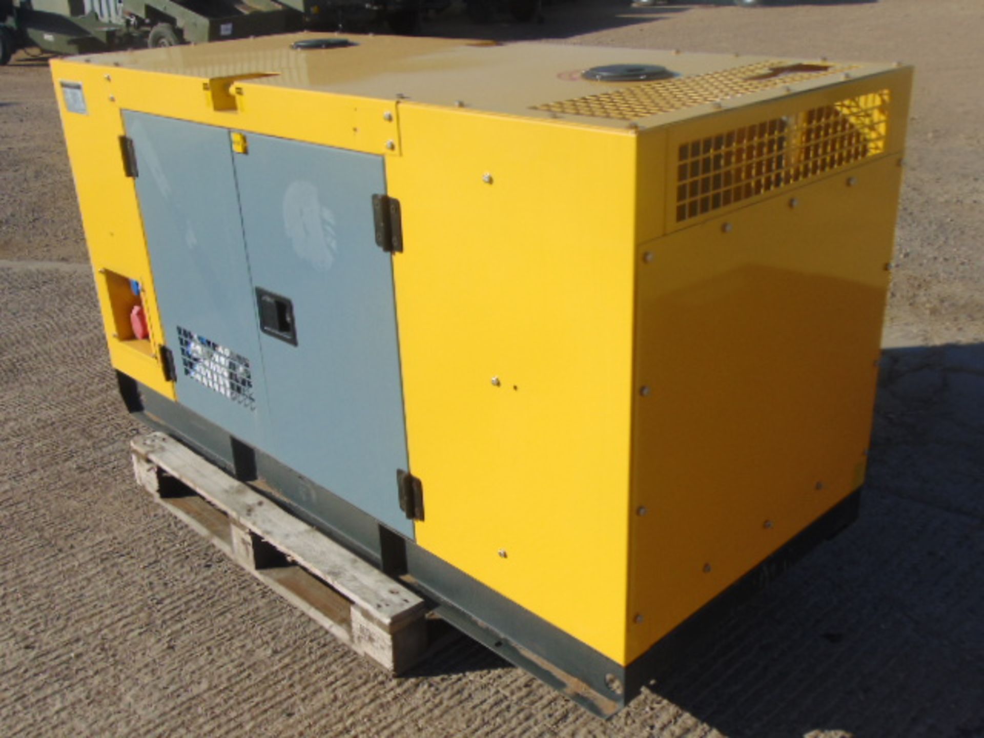 UNISSUED WITH TEST HOURS ONLY 25 KVA 3 Phase Silent Diesel Generator Set - Image 5 of 17