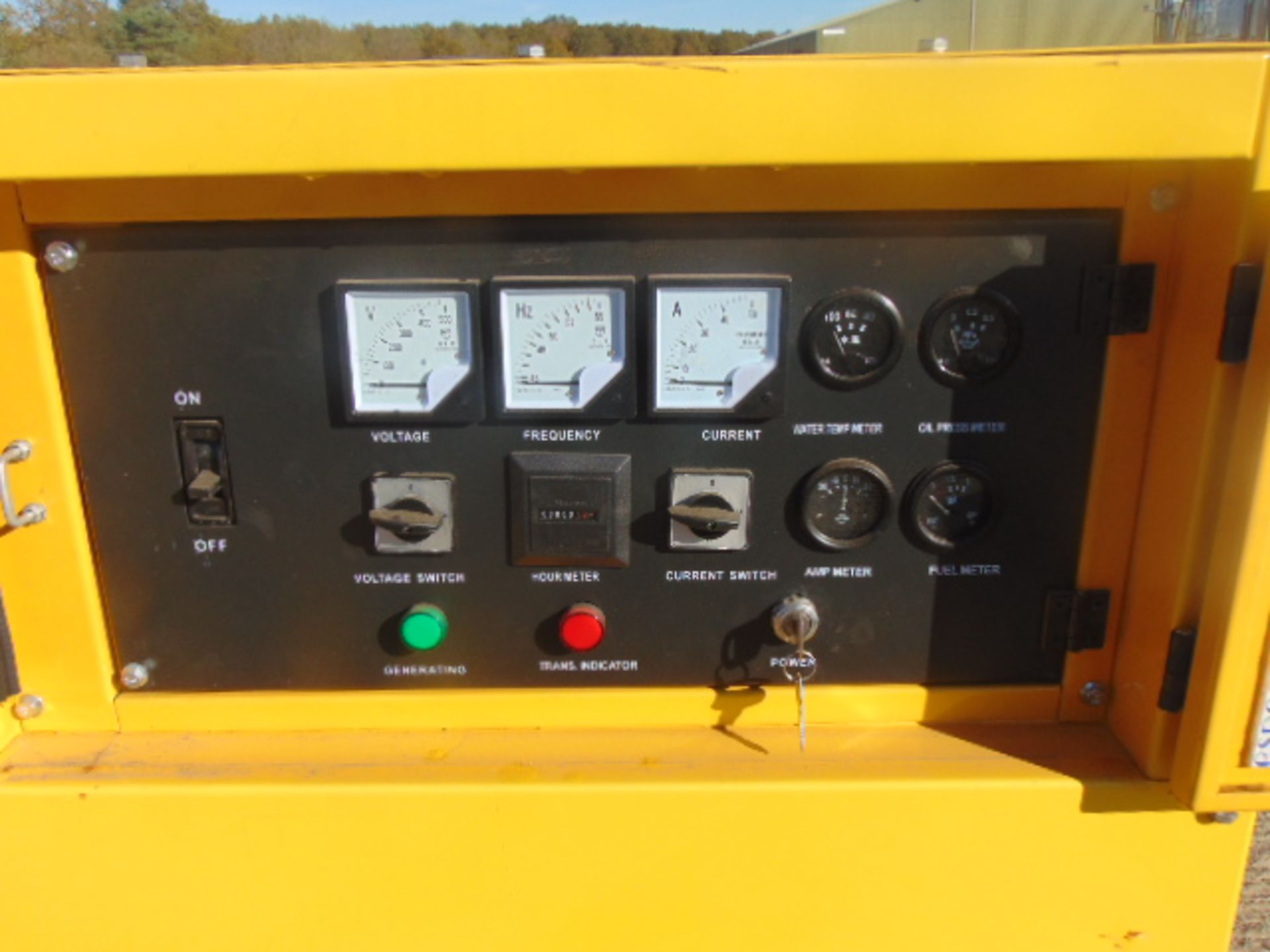 UNISSUED WITH TEST HOURS ONLY 25 KVA 3 Phase Silent Diesel Generator Set - Bild 15 aus 17