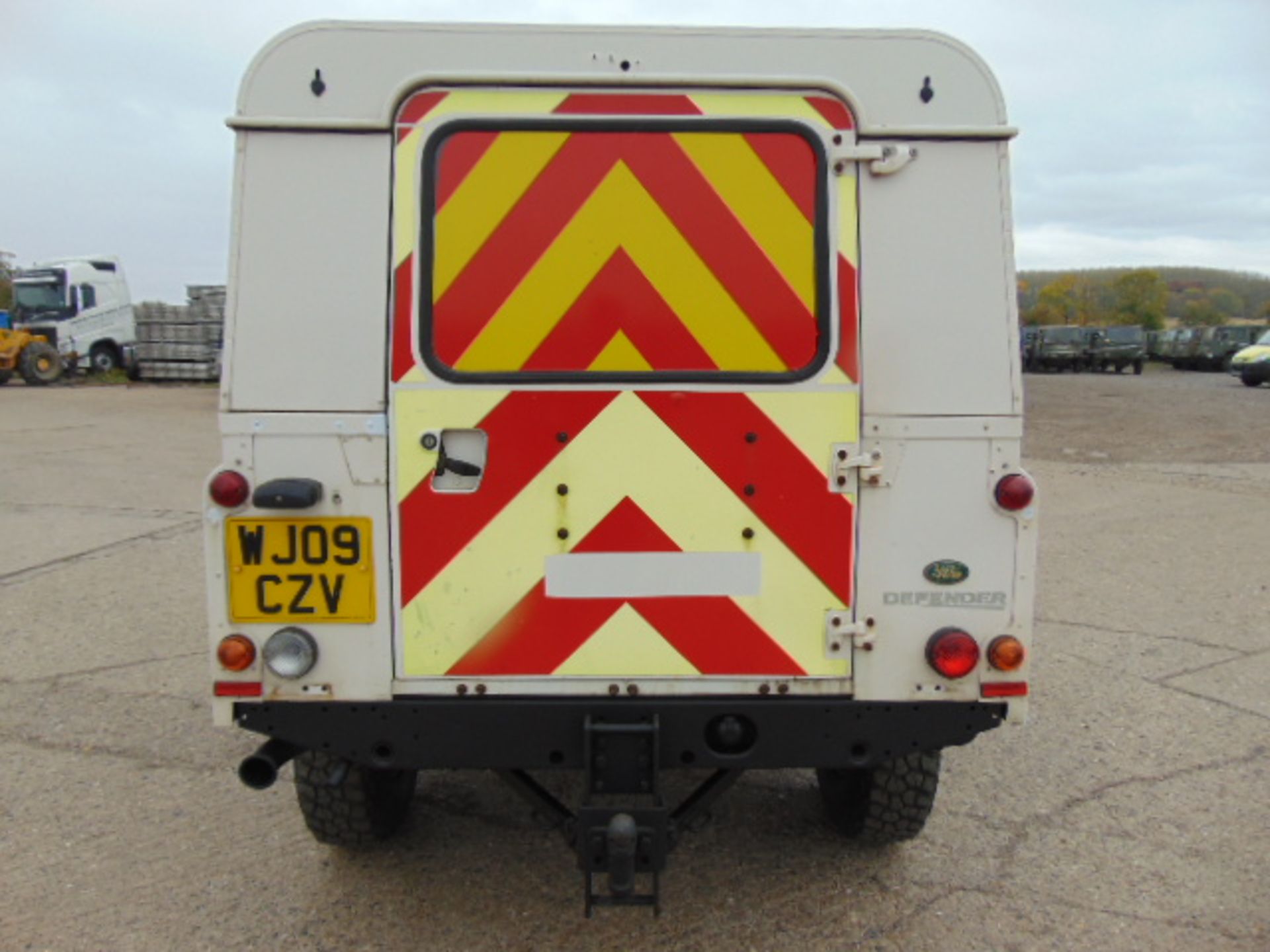 Land Rover Defender 110 Puma Hardtop 4x4 Special Utility (Mobile Workshop) complete with Winch - Bild 7 aus 23