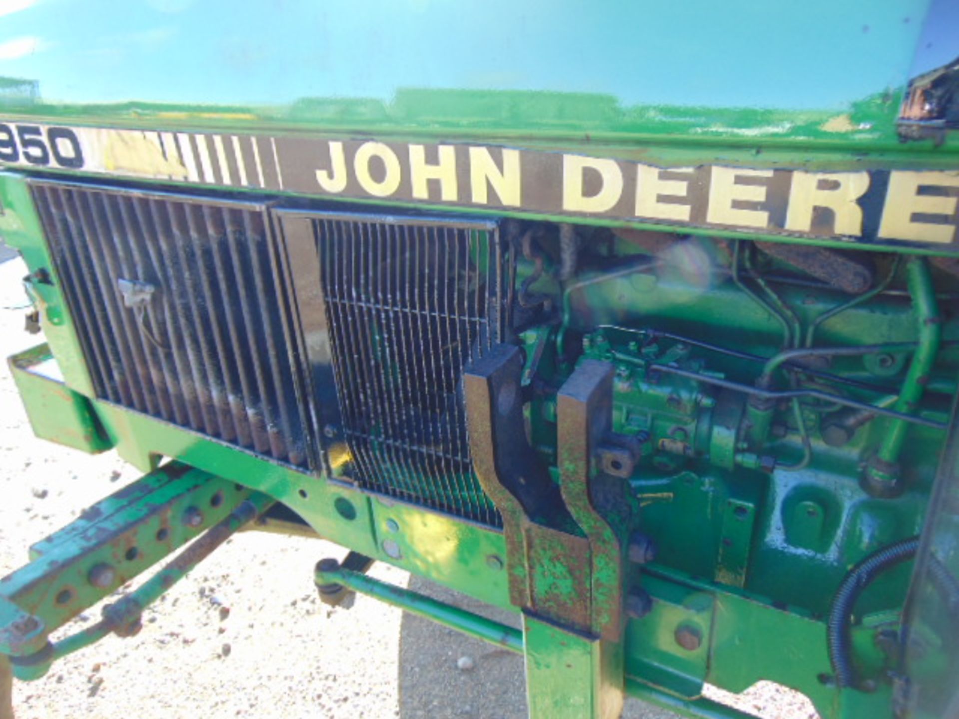 John Deere 1950 2WD Tractor - Bild 15 aus 17