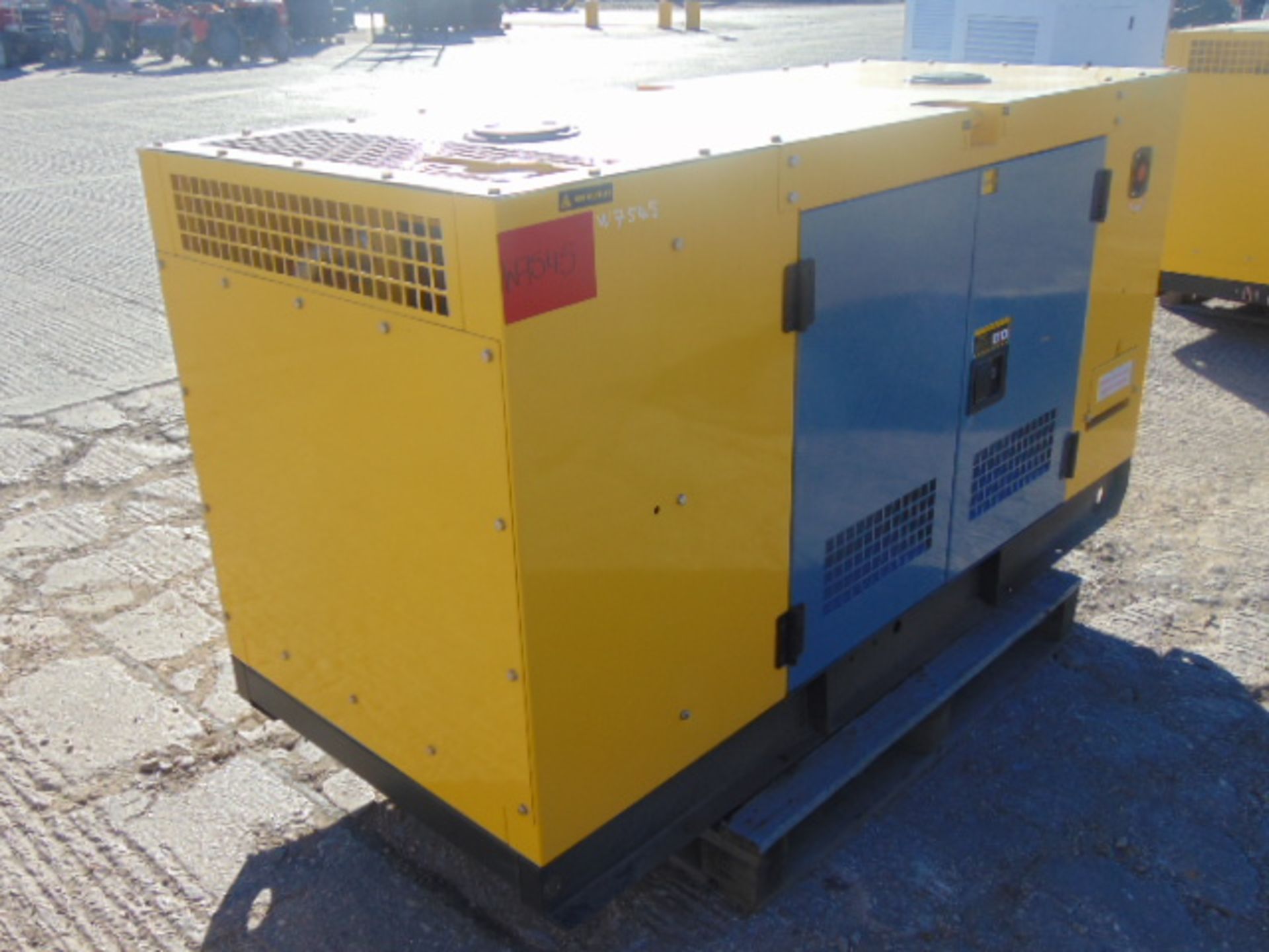 UNISSUED WITH TEST HOURS ONLY 25 KVA 3 Phase Silent Diesel Generator Set - Bild 3 aus 15