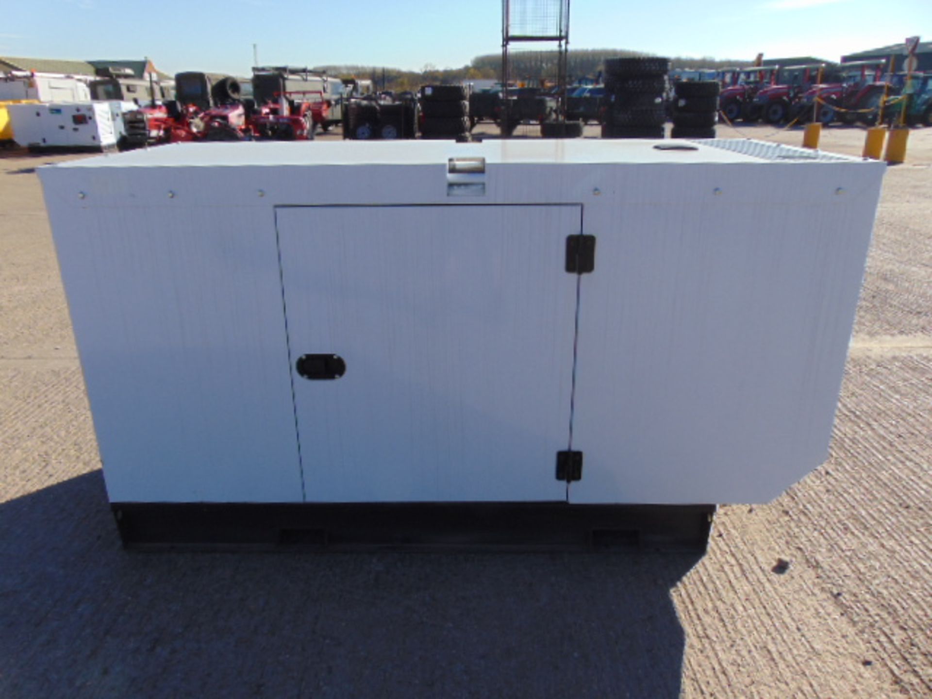 UNISSUED WITH TEST HOURS ONLY 100 KVA 3 Phase Diesel Generator Set - Image 4 of 18