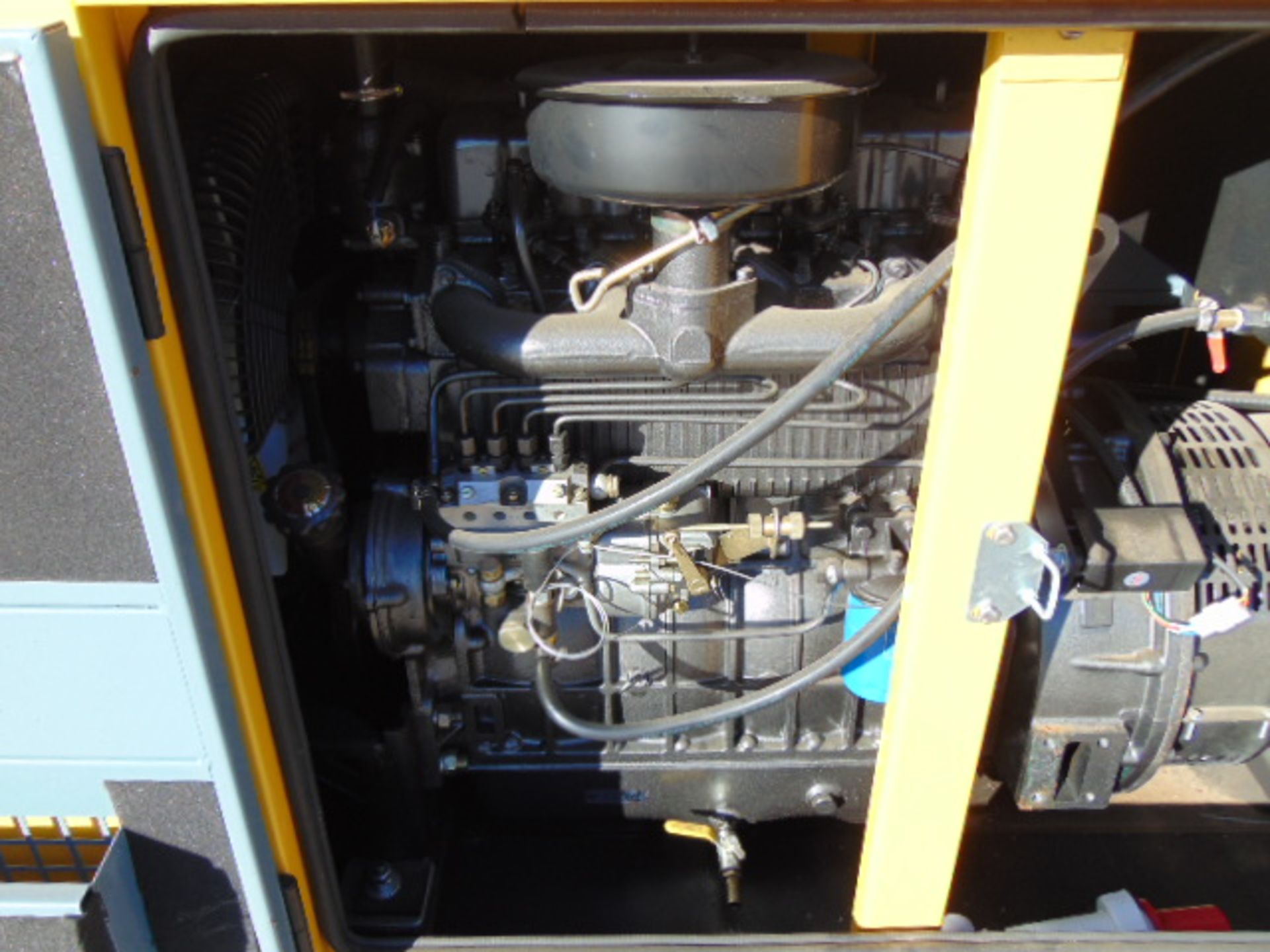 UNISSUED WITH TEST HOURS ONLY 40 KVA 3 Phase Silent Diesel Generator Set - Bild 7 aus 15