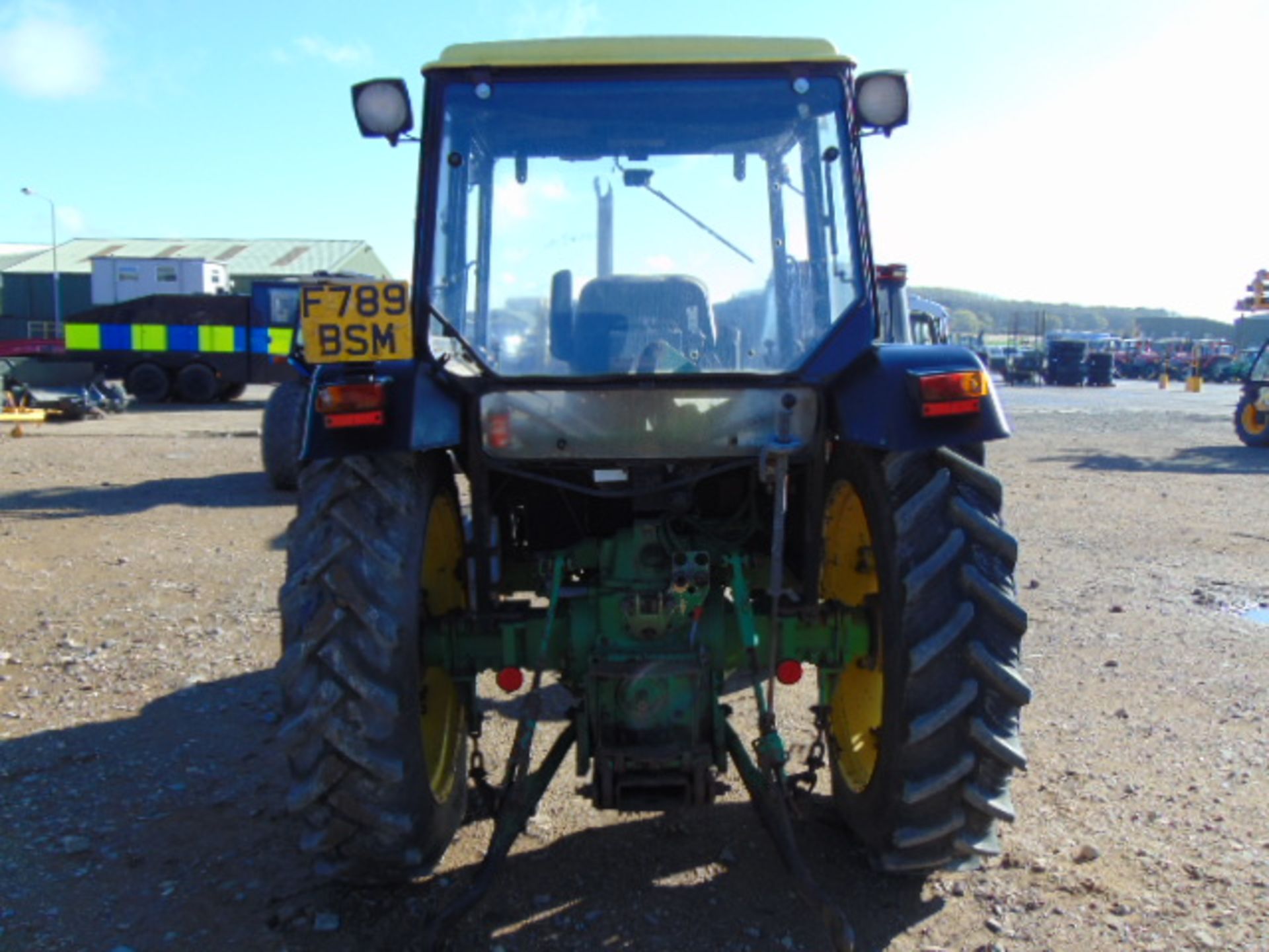 John Deere 1950 2WD Tractor - Bild 7 aus 17