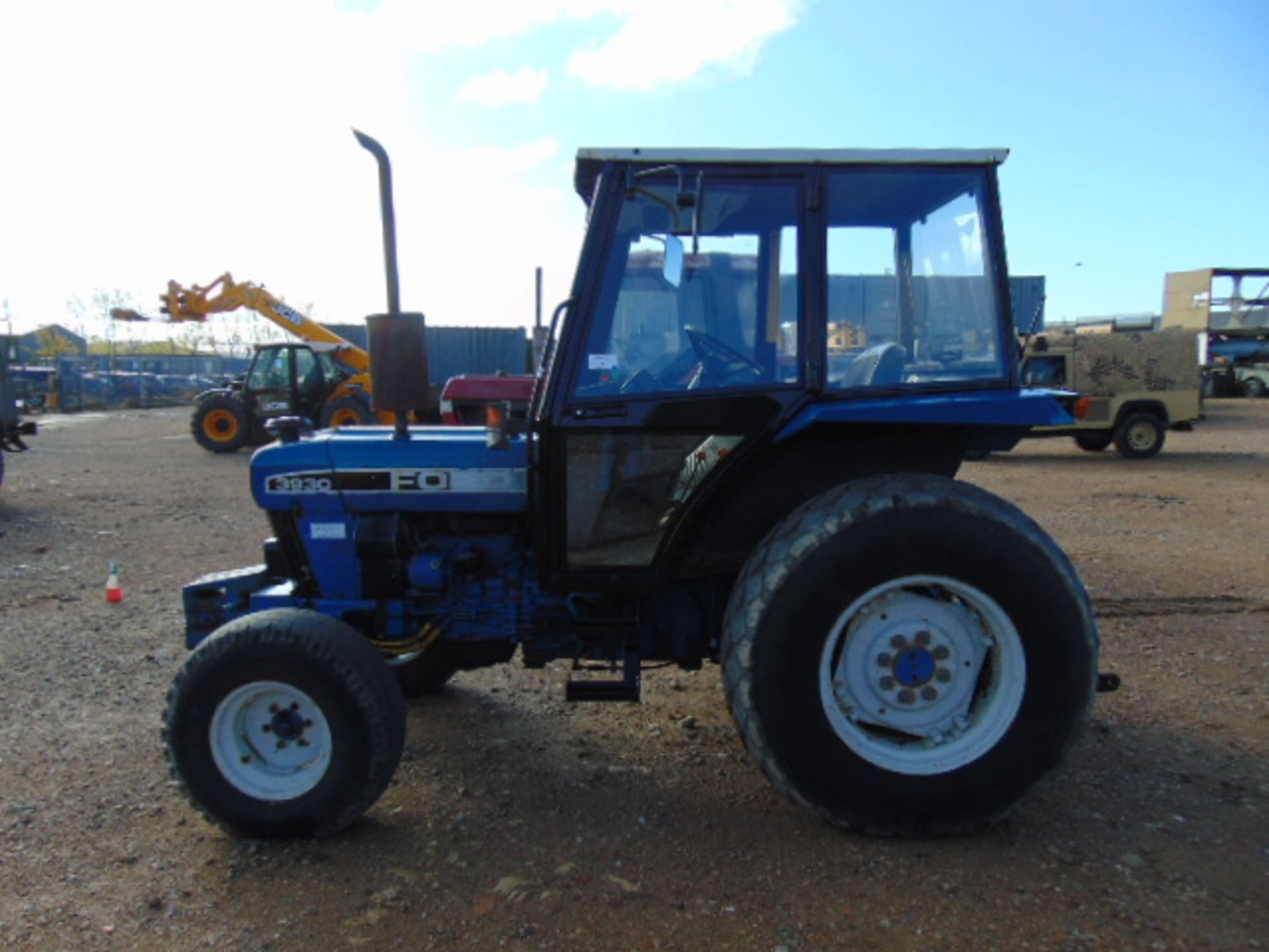Ford 3930 2WD Tractor - Image 4 of 17