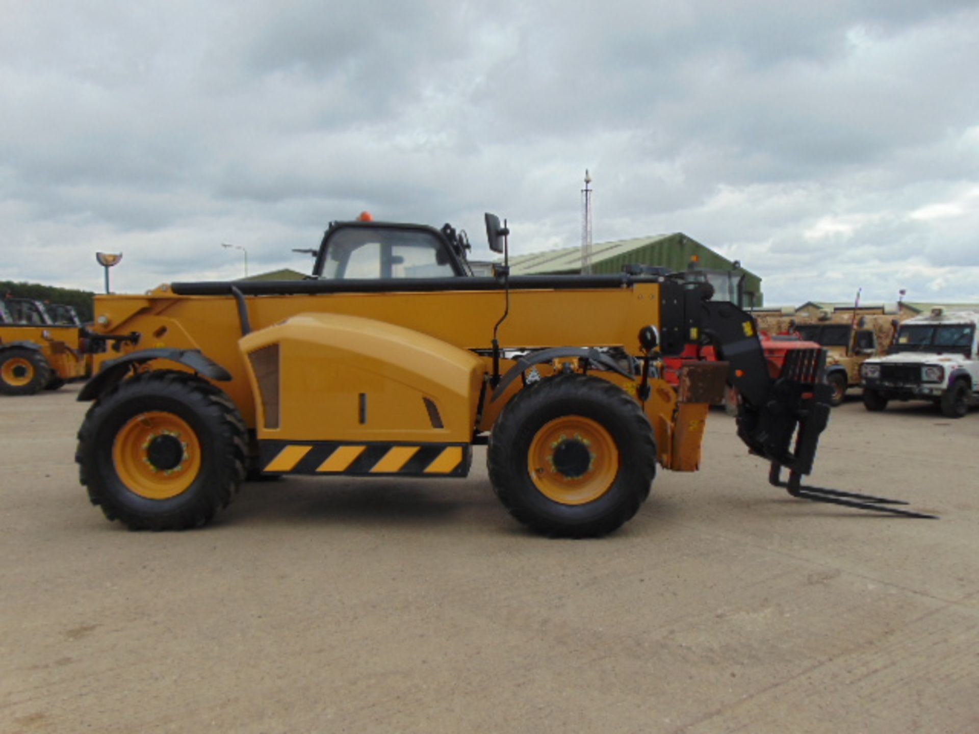 2014 Caterpillar TH417GC 4.0 ton Telehandler - Image 4 of 24