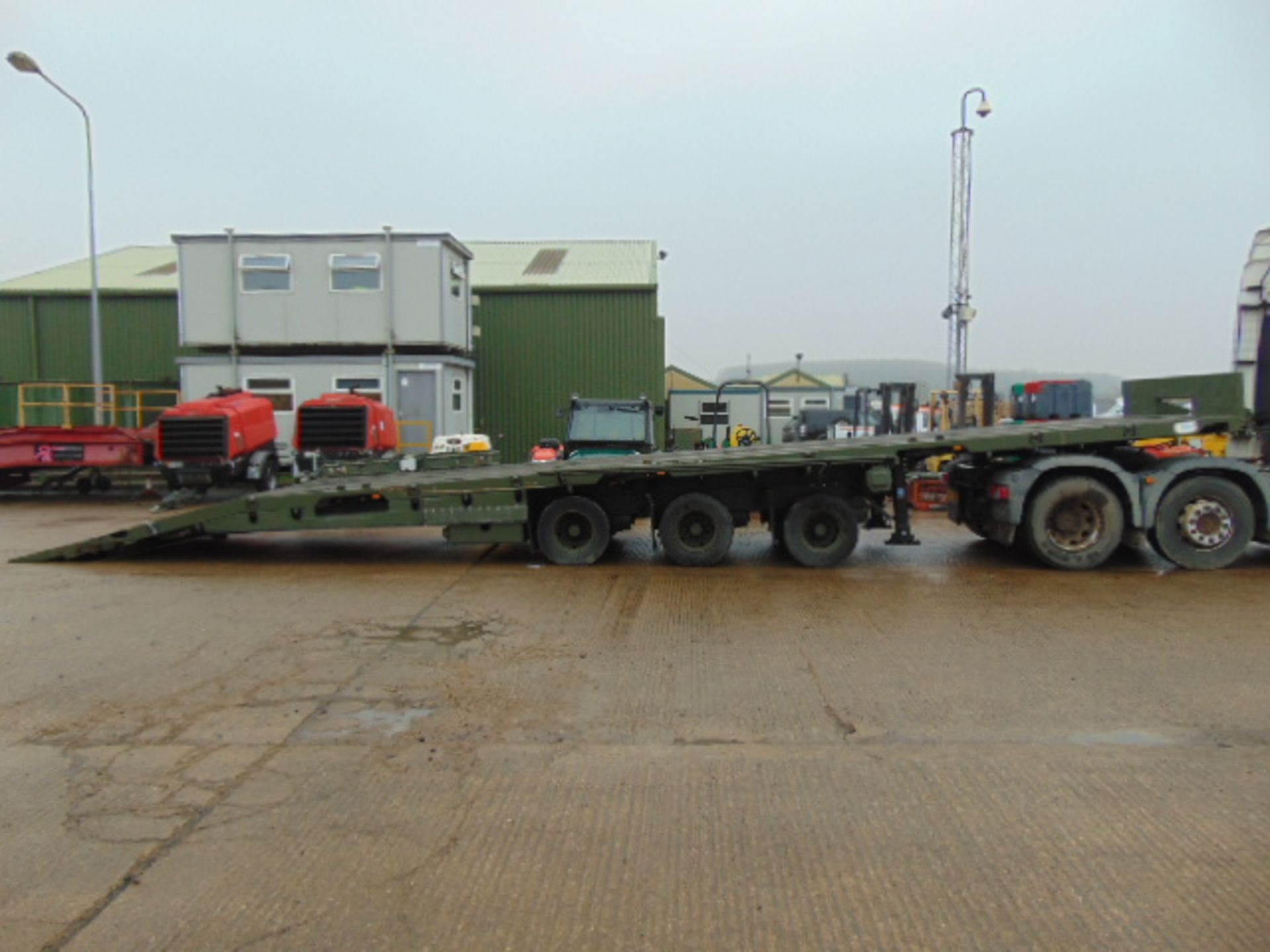 2002 Oldbury Tri Axle Sliding Deck Plant Trailer - Image 5 of 23