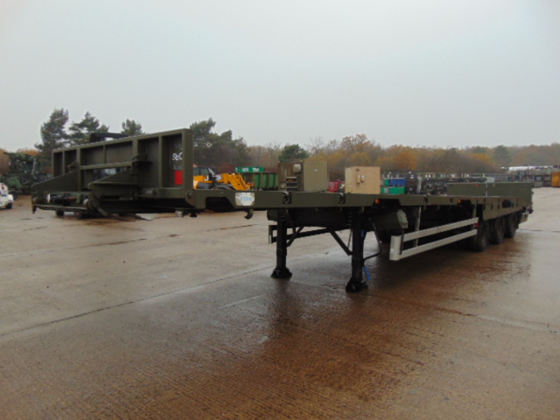 2002 Oldbury Tri Axle Sliding Deck Plant Trailer - Image 9 of 23