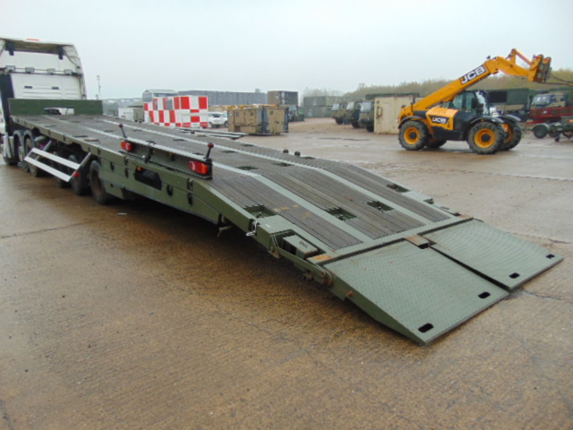 2002 Oldbury Tri Axle Sliding Deck Plant Trailer